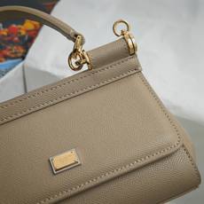 。Dolce & Gabban杜嘉班纳 💋(🔍BB6111# Sicily 100%正㊣版复制!品牌典范 。Dolce & Gabban杜嘉班纳 💋(🔍BB6111# Sicily 100%正㊣版复制!品牌典范