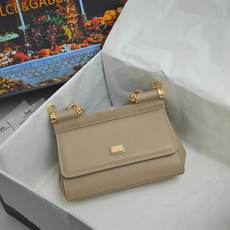 。Dolce & Gabban杜嘉班纳 💋(🔍BB6111# Sicily 100%正㊣版复制!品牌典范 。Dolce & Gabban杜嘉班纳 💋(🔍BB6111# Sicily 100%正㊣版复制!品牌典范