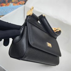 。Dolce & Gabban杜嘉班纳 💋(🔍BB6111# Sicily 100%正㊣版复制!品牌典范 。Dolce & Gabban杜嘉班纳 💋(🔍BB6111# Sicily 100%正㊣版复制!品牌典范