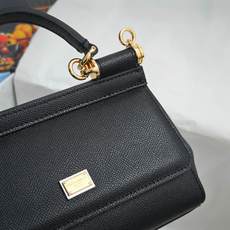 。Dolce & Gabban杜嘉班纳 💋(🔍BB6111# Sicily 100%正㊣版复制!品牌典范 。Dolce & Gabban杜嘉班纳 💋(🔍BB6111# Sicily 100%正㊣版复制!品牌典范