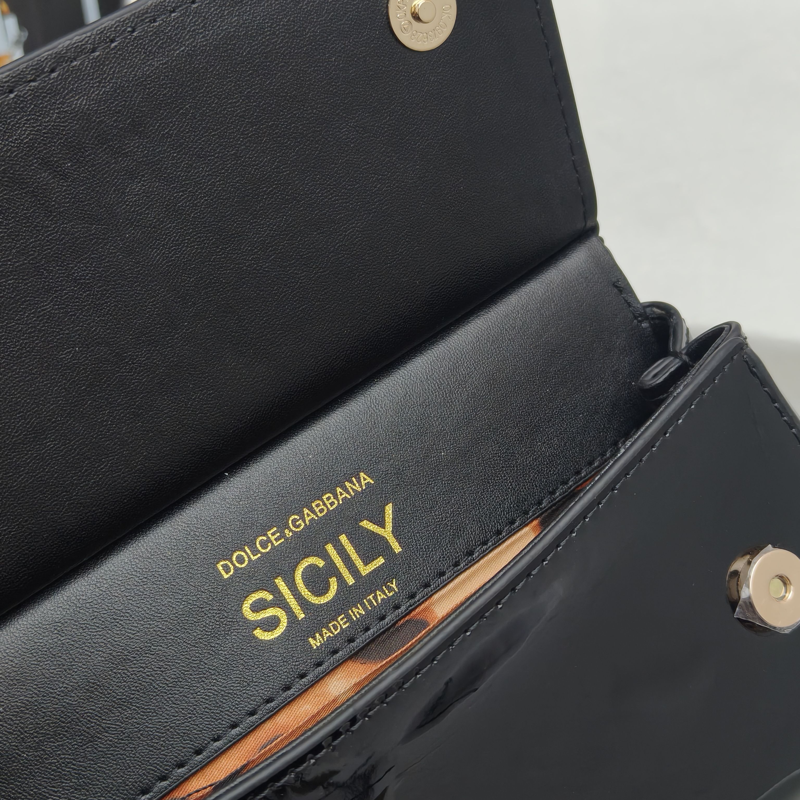 🔥Dolce & Gabban杜嘉班纳 💋（🔍手漆皮）颜色正㊣版型！经典款手提斜挎包系列 时尚界另一款铂