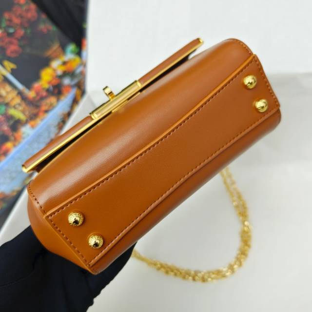 （型号🔍2218）New💥Dolce & Gabbana 杜嘉班纳 手提单肩斜挎包😍独特的旋转锁🔒体现出