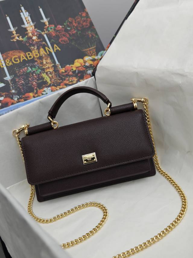 （型号🔍1086#）New💥Dolce & Gabbana 杜嘉班纳进口牛皮😍链条手提斜挎包✨正面翻盖采