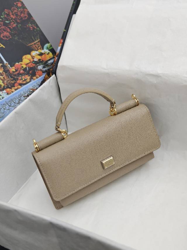 （型号🔍1086#）New💥Dolce & Gabbana 杜嘉班纳进口牛皮😍链条手提斜挎包✨正面翻盖采