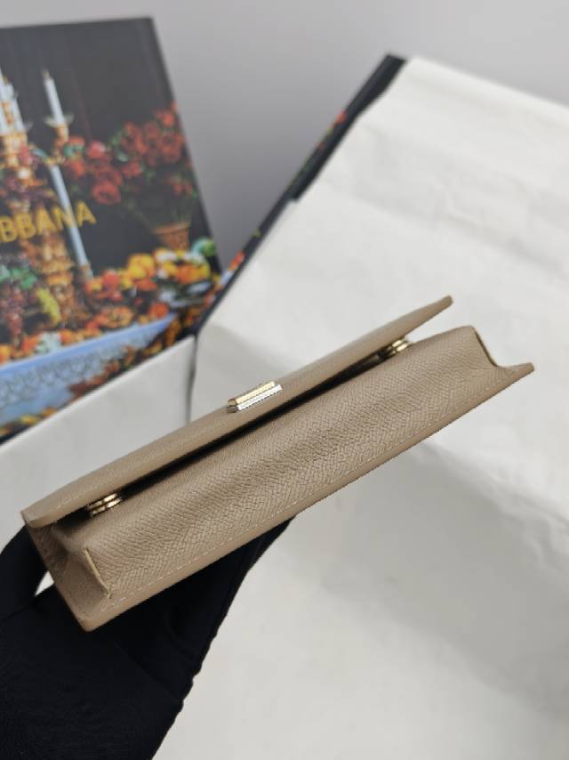 （型号🔍1086#）New💥Dolce & Gabbana 杜嘉班纳进口牛皮😍链条手提斜挎包✨正面翻盖采