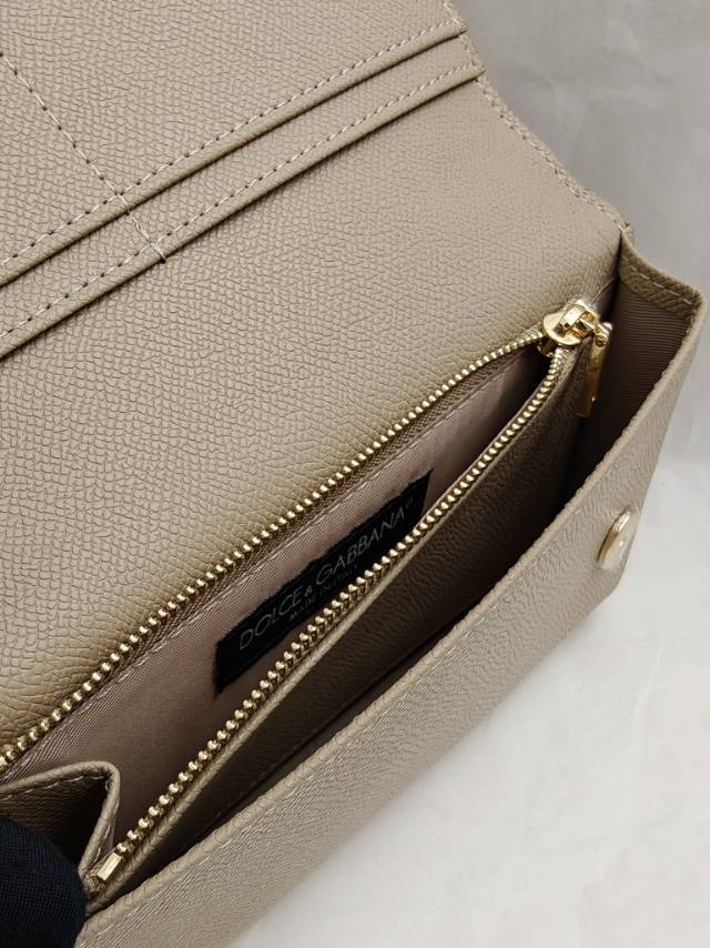 （型号🔍1086#）New💥Dolce & Gabbana 杜嘉班纳进口牛皮😍链条手提斜挎包✨正面翻盖采