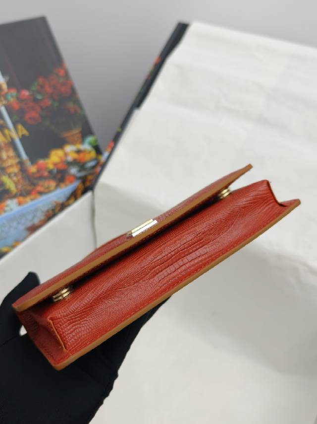 （型号🔍1086#）New💥Dolce & Gabbana 杜嘉班纳进口牛皮😍链条手提斜挎包✨正面翻盖采