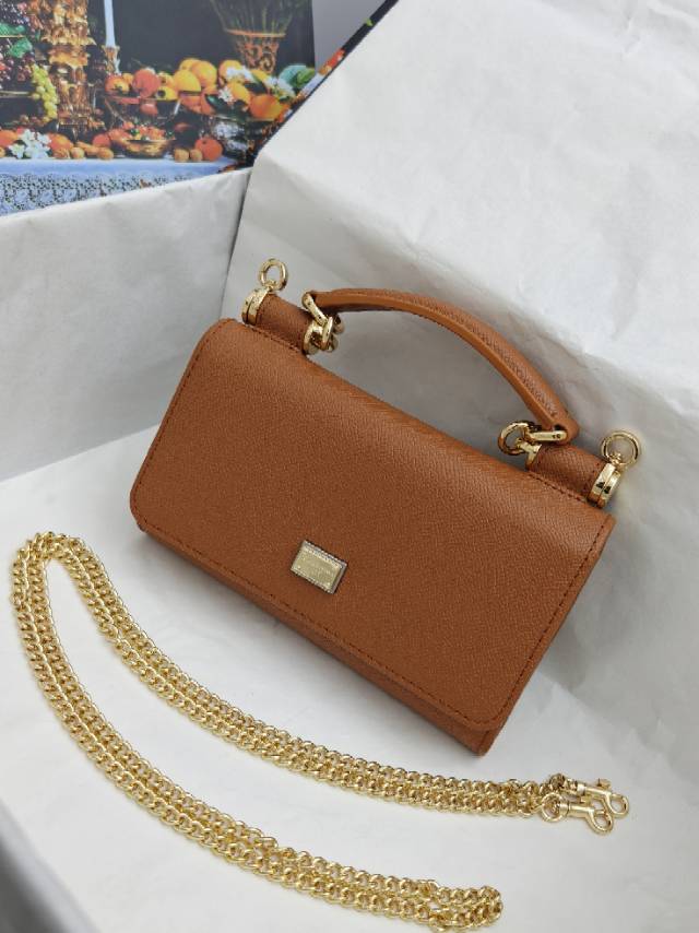 ╭┈┈┈┈┈┈┈┈┈╮【Dolce & Gabbana 杜嘉班纳】进口牛皮╰┈┈┈┈┈┈┈┈┈简单时尚为