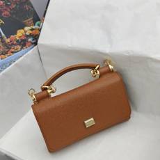 ╭┈┈┈┈┈┈┈┈┈╮【Dolce & Gabbana 杜嘉班纳】进口牛皮╰┈┈┈┈┈┈┈┈┈简单时尚为 ╭┈┈┈┈┈┈┈┈┈╮【Dolce & Gabbana 杜嘉班纳】进口牛皮╰┈┈┈┈┈┈┈┈┈简单时尚为