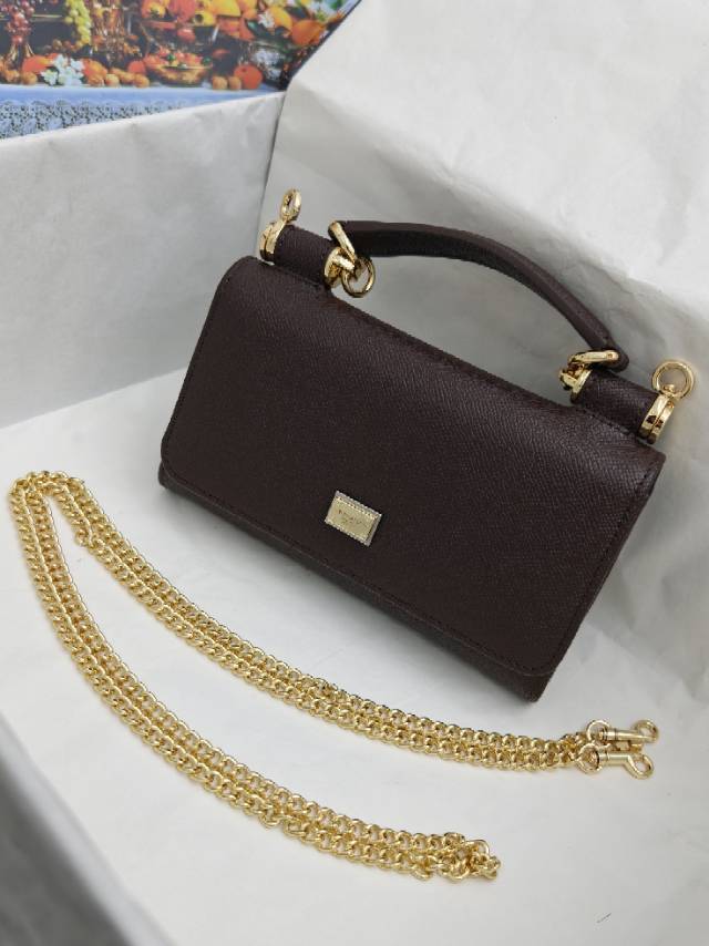 ╭┈┈┈┈┈┈┈┈┈╮【Dolce & Gabbana 杜嘉班纳】进口牛皮╰┈┈┈┈┈┈┈┈┈简单时尚为