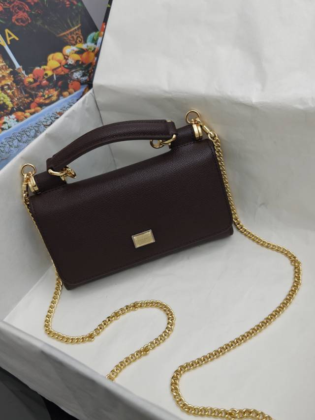 ╭┈┈┈┈┈┈┈┈┈╮【Dolce & Gabbana 杜嘉班纳】进口牛皮╰┈┈┈┈┈┈┈┈┈简单时尚为