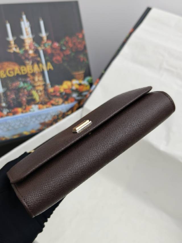 ╭┈┈┈┈┈┈┈┈┈╮【Dolce & Gabbana 杜嘉班纳】进口牛皮╰┈┈┈┈┈┈┈┈┈简单时尚为