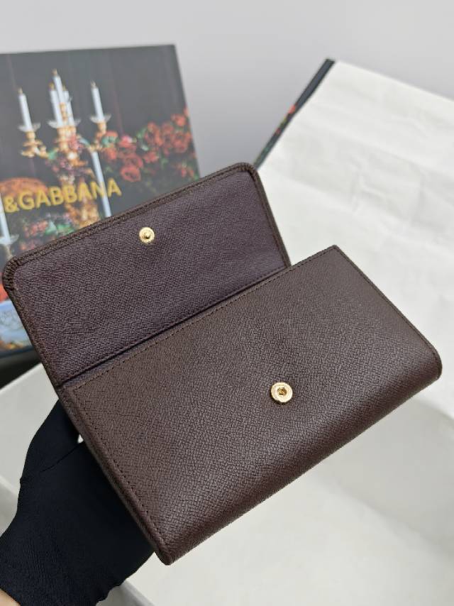 ╭┈┈┈┈┈┈┈┈┈╮【Dolce & Gabbana 杜嘉班纳】进口牛皮╰┈┈┈┈┈┈┈┈┈简单时尚为