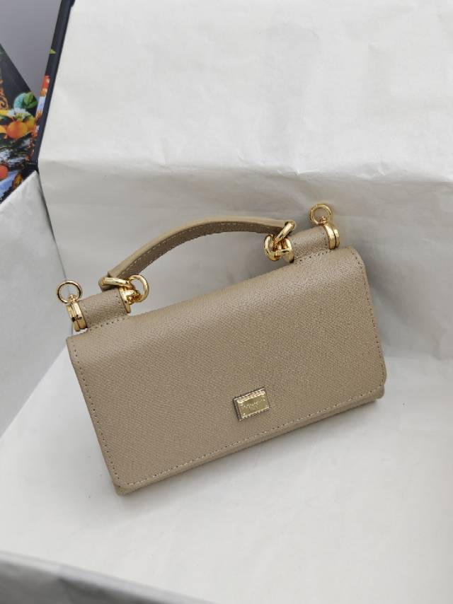 ╭┈┈┈┈┈┈┈┈┈╮【Dolce & Gabbana 杜嘉班纳】进口牛皮╰┈┈┈┈┈┈┈┈┈简单时尚为