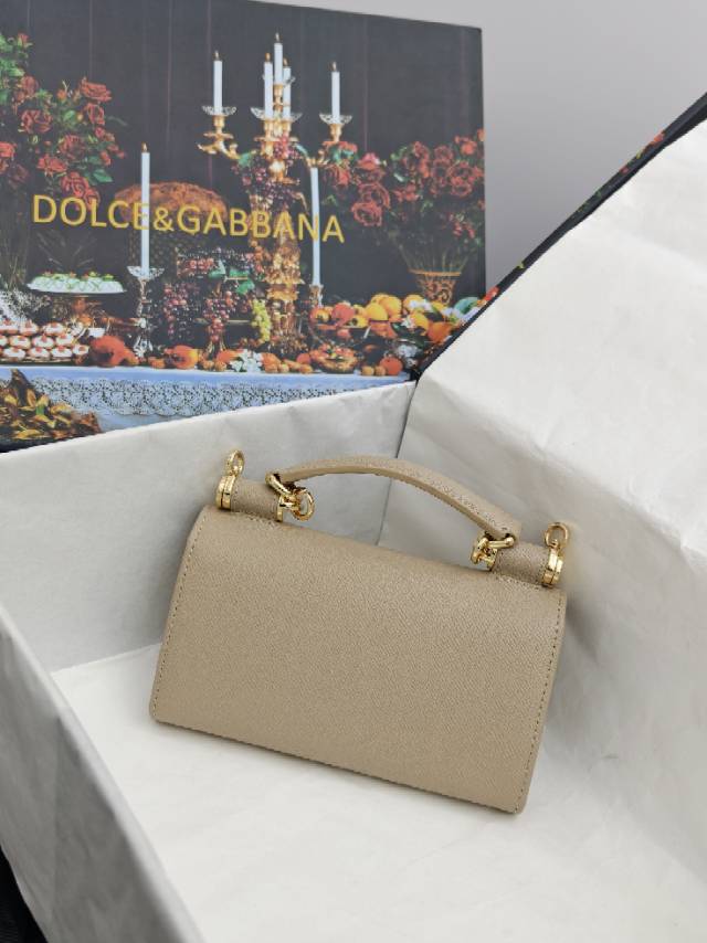 ╭┈┈┈┈┈┈┈┈┈╮【Dolce & Gabbana 杜嘉班纳】进口牛皮╰┈┈┈┈┈┈┈┈┈简单时尚为