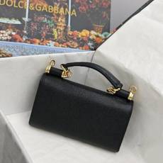 ╭┈┈┈┈┈┈┈┈┈╮ 【Dolce & Gabbana 杜嘉班纳】进口牛皮╰┈┈┈┈┈┈┈┈┈简单时尚 ╭┈┈┈┈┈┈┈┈┈╮ 【Dolce & Gabbana 杜嘉班纳】进口牛皮╰┈┈┈┈┈┈┈┈┈简单时尚