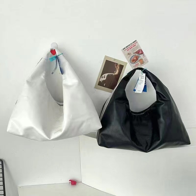 P75💰！新款AD云朵pu皮质三叶草大容量单肩腋下女包休闲百搭挎包.