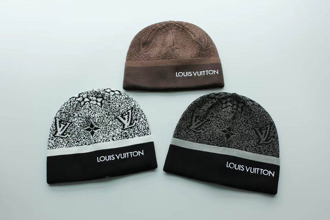 P40💰！高品质🇯🇵外贸LV提花保暖毛线帽、冬季冷帽！3⃣️色：白色、灰色、咖啡.