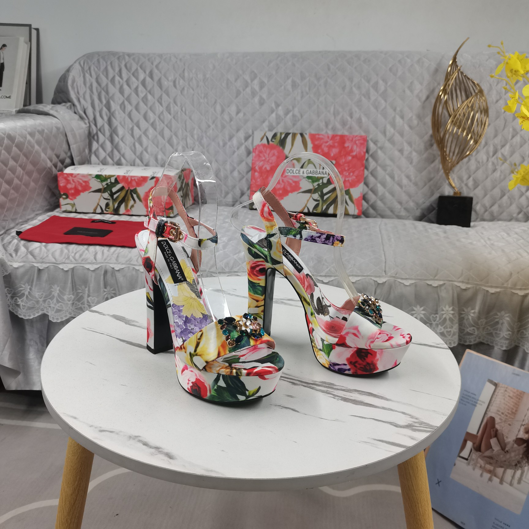 NO:231470,DG·Top High-level New Ultra-Heared Waterproof Platform Color Diamond Button Sandals Details Perfect Fitting Sheepskin (Delicate Texture) AAA Grade YB Italian Black Leather Outsole Extremely Perfect Replica 1 Imported Silk Cloth on the Upper 2 Stud Sheepskin 3 Soles AAA Grade Original Black Leather Outsole 4 Heels 15cm 5 Front Waterproof Platform 5cm 6Clour④ Color Input 7Size34-43 (34 41 42 43 Customized No Returns), Sandals, christian louboutin, Dolce & Gabbana, sandals, sheepskin, real silk, Leather Soles19860909DG·顶级高版本 新款超高跟防水台彩钻扣凉鞋 细节处理完美 垫脚羊皮（质感细腻） AAA级YB意大利黑色真皮大底 极致完美复刻 1鞋面进口真丝布 2垫脚羊皮 3鞋底AAA级原版黑色真皮大底 4跟高15cm 5前防水台5cm 6Clour④色入 7Size34-43（34 41 42 43订做不退换）,凉鞋,christian louboutin,Dolce&Gabbana,sandals,sheepskin,real silk,Leather soles,Women's Shoes