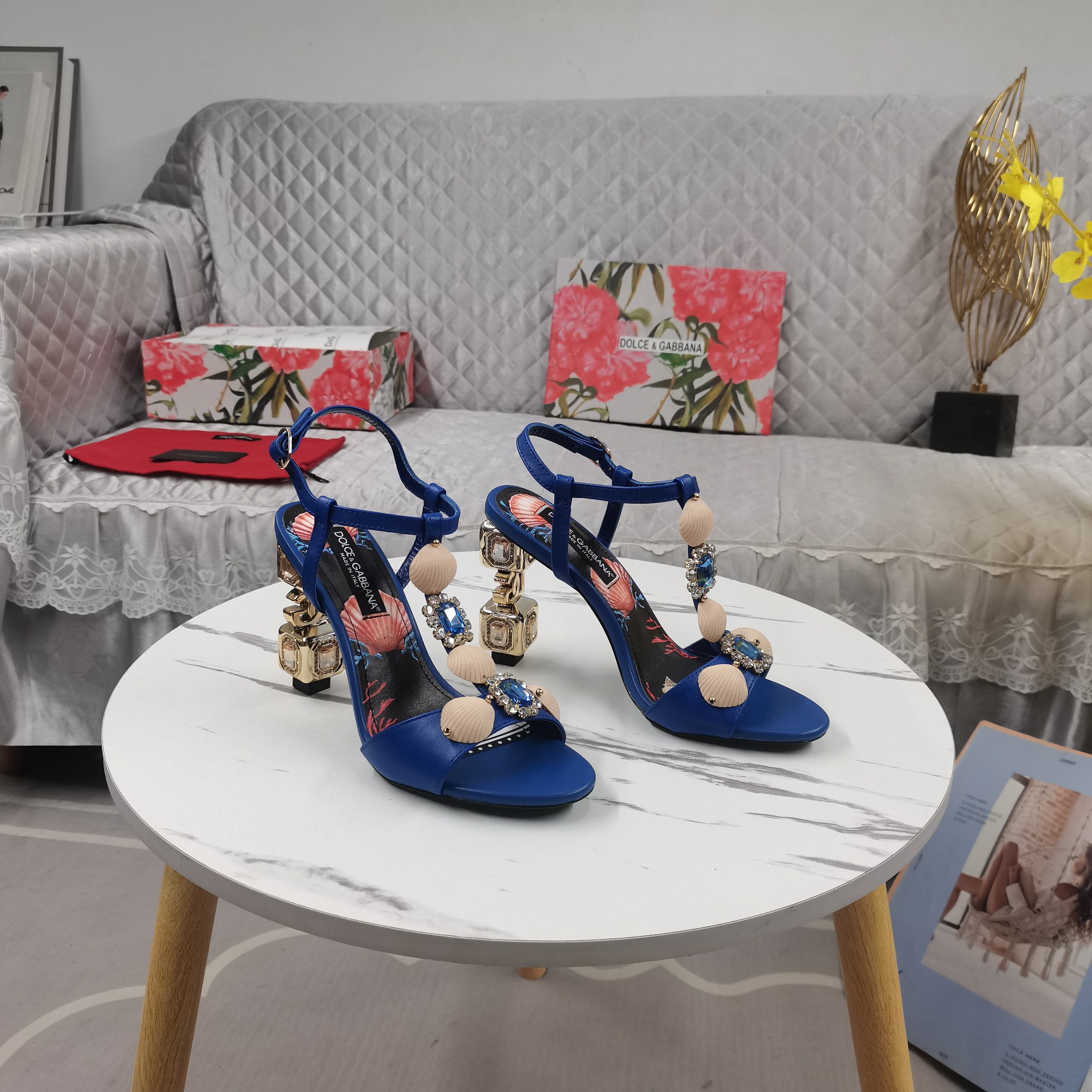 NO:231476,New - DG·Top High-Level New DG Rhinestone Heel Shell Decorated High-Heel Sandals Details Perfectly processed Floor-upped Sheepskin (fine texture) Italian leather outsole 1 imported cowhide 2 3D printing 3 Soles AAA-grade genuine leather outsole 4Size34-43 (34 41 42 43 Custom made without return) 5 Heel height 11cm 6Clour Black Red White Blue Pink, Sandals, christian louboutin, Dolce & Gabbana, sandals, cowhide, sheepskin, Leather soles19860909上新-DG·顶级高版本 新款DG水钻跟贝壳装饰高跟凉鞋 细节处理完美 垫脚羊皮（质感细腻） 意大利真皮大底 1鞋面进口牛皮 2垫脚牛皮3D打印 3鞋底AAA级真皮大底 4Size34-43（34 41 42 43订做不退换） 5跟高11cm 6Clour黑色 红色 白色 蓝色 粉色,凉鞋,christian louboutin,Dolce&Gabbana,sandals,cowhide,sheepskin,Leather soles,Women's Shoes