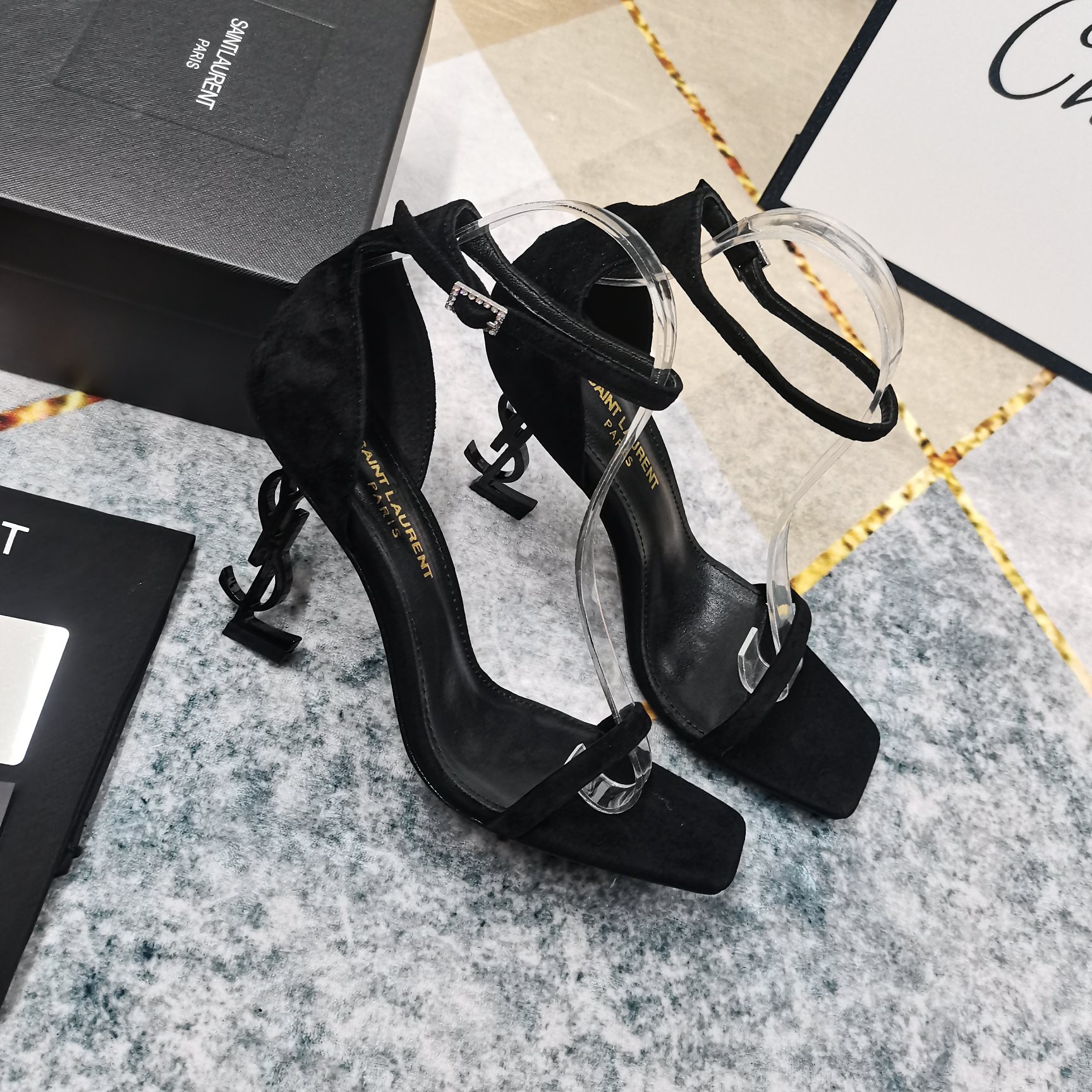 NO:259395,YSL brand painted alphabet heel sandals Correct style Correct details Original consistent fabric Classic logo letter design Super beautiful on the feet Official website Synchronization Fabric imported Yangjing Inner imported sheepskin Sole AAA grade Italian leather outsole Heel height 10.5cm (cast from ultra-high strength steel, it will not break the heel (break and smash) through various high-strength tests, this is a sexy sandal that makes people shine) Size35-41 (41 custom made without return or exchange), sandals, saint laurent, sandals, sheepskin, sheep, Leather soles19860909YSL品牌烤漆字母跟凉鞋 正确版型正确细节 原版一致面料 经典logo字母设计 上脚超美 官网同步 面料进口羊京 内里进口羊皮 鞋底AAA级意大利真皮大底 跟高10.5cm（超高强度钢材铸造而成,通过各种高强度测试都不会断跟(掰砍砸),这是让人眼前一亮的性感凉鞋） Size35-41（41订做不退换）,凉鞋,saint laurent,sandals,sheepskin,sheep,Leather soles,Women's Shoes