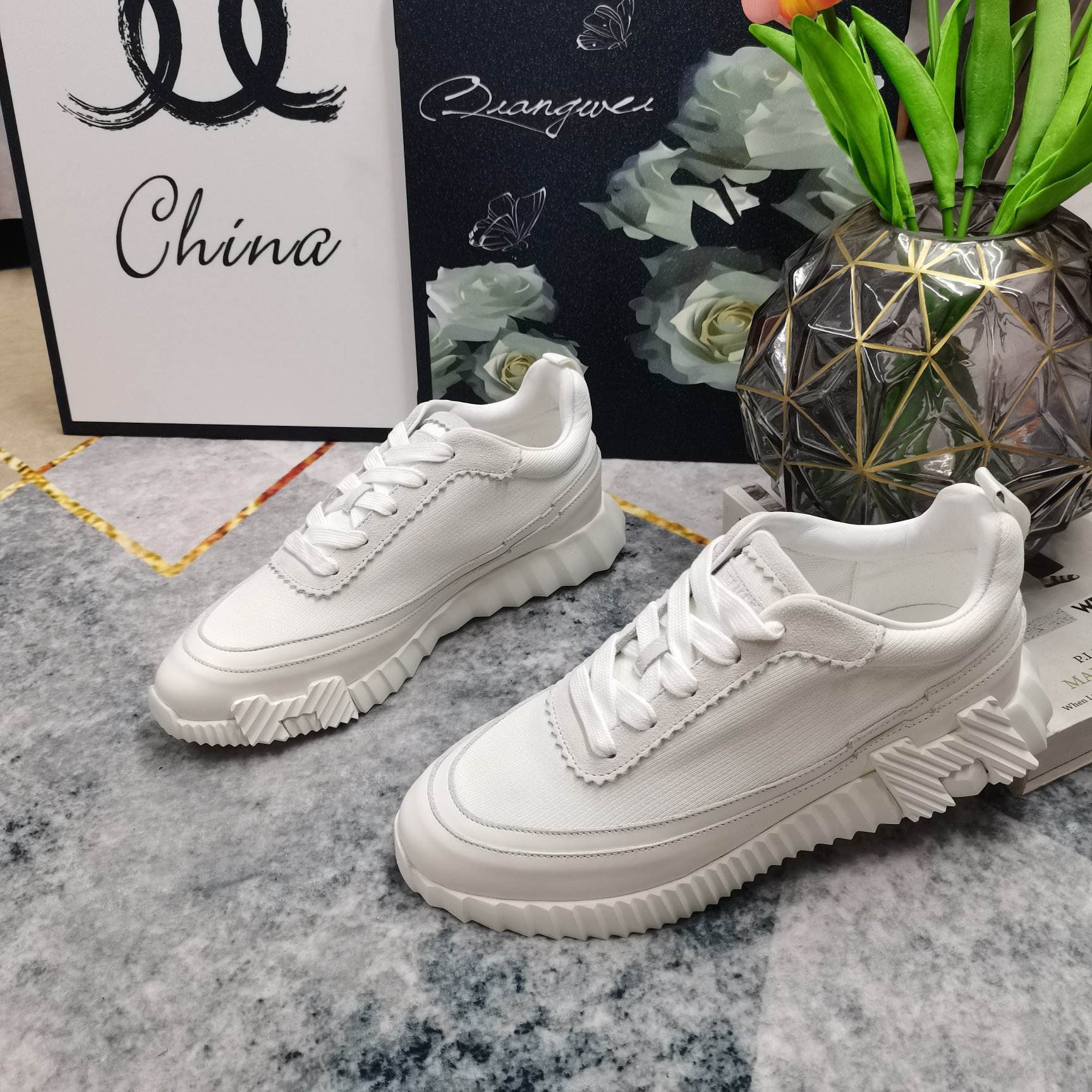 NO:164290,HERMES·Hot double-layer leather low-top casual shoes, high-version, heavy-duty shipping, imported fabric striped mesh patchwork cowhide, outsole ultra-light IP material (skinned with cotton feet) Heel height 3.5cm Size women 35-41 (41 customized) men 39-45 (45 customized) women, casual shoes/sports shoes, hermes, sneakers, cowhide19860909HERMES·爆款双层皮低帮休闲鞋 高版本 重磅出货 面料进口条纹网布拼接牛皮 大底超轻IP材质（踩棉花脚感） 跟高3.5cm Size女35-41（41订做）男39-45（45订做） 女 男,休闲鞋/运动鞋,hermes,sneakers,cowhide,Women's Shoes