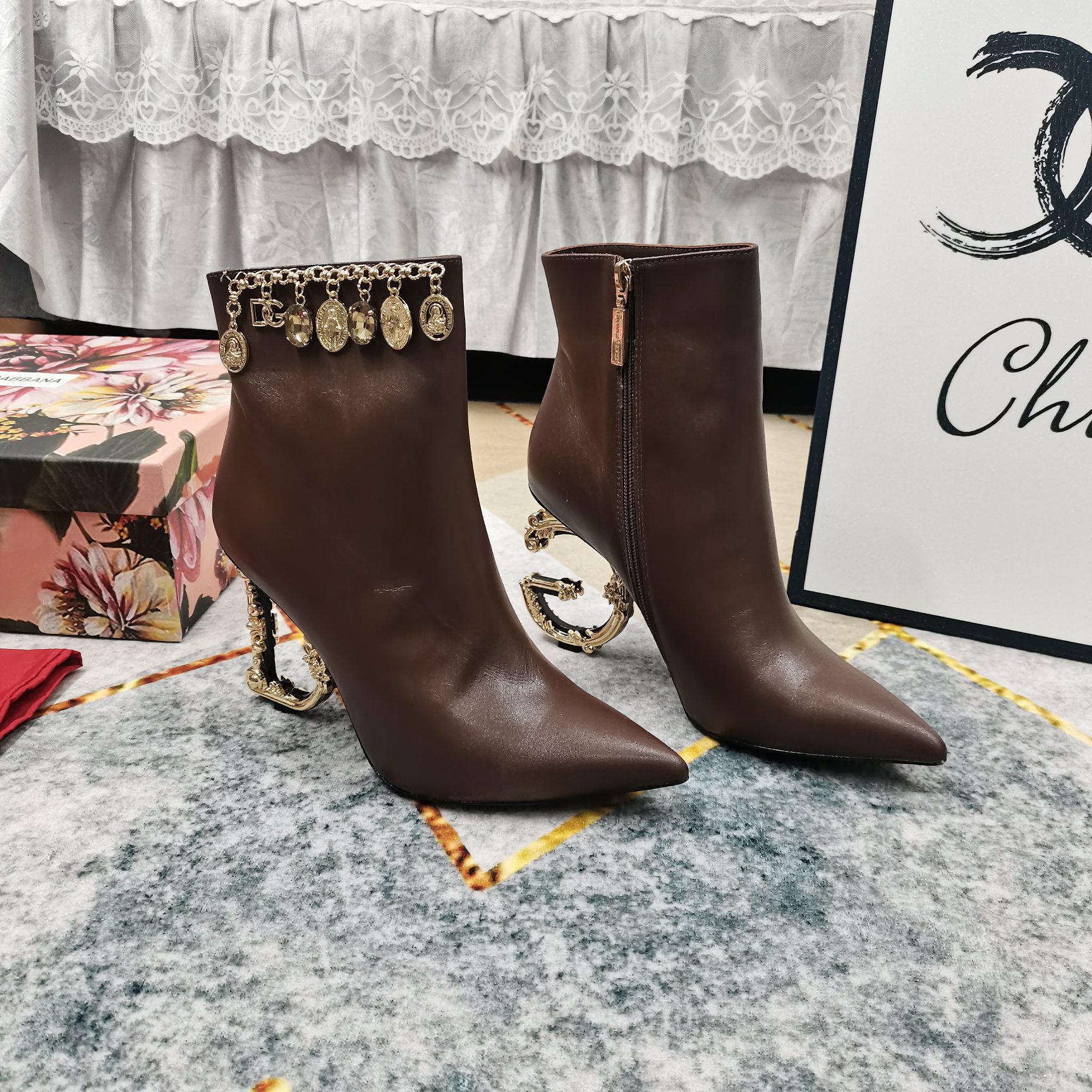 High-End DG Logo Short Boots with Perfect Details and Premium Materials - 图片 1