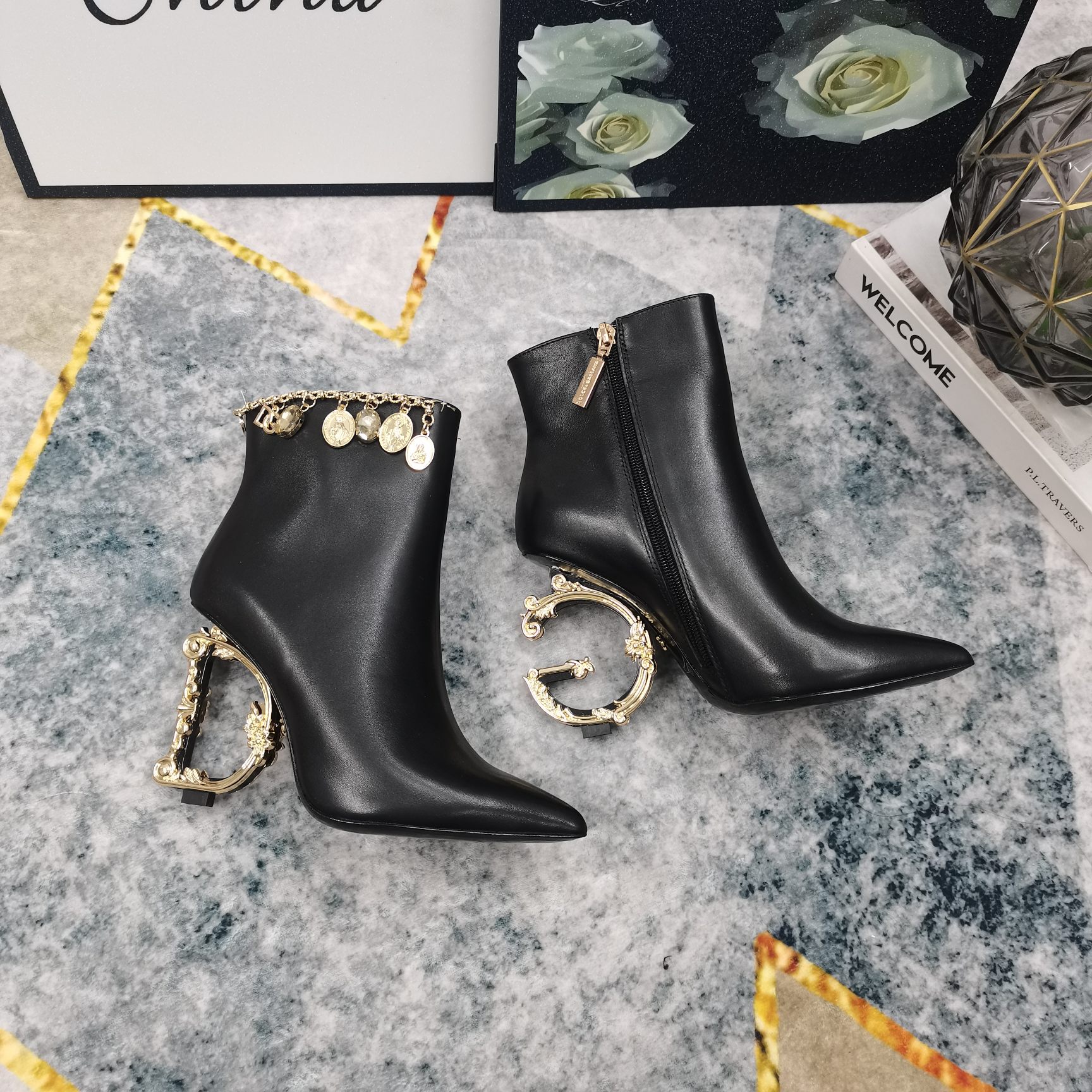 High-End DG Short Boots with Logo and Chain Decorations: Perfect Details, Premium Materials. - 图片 4