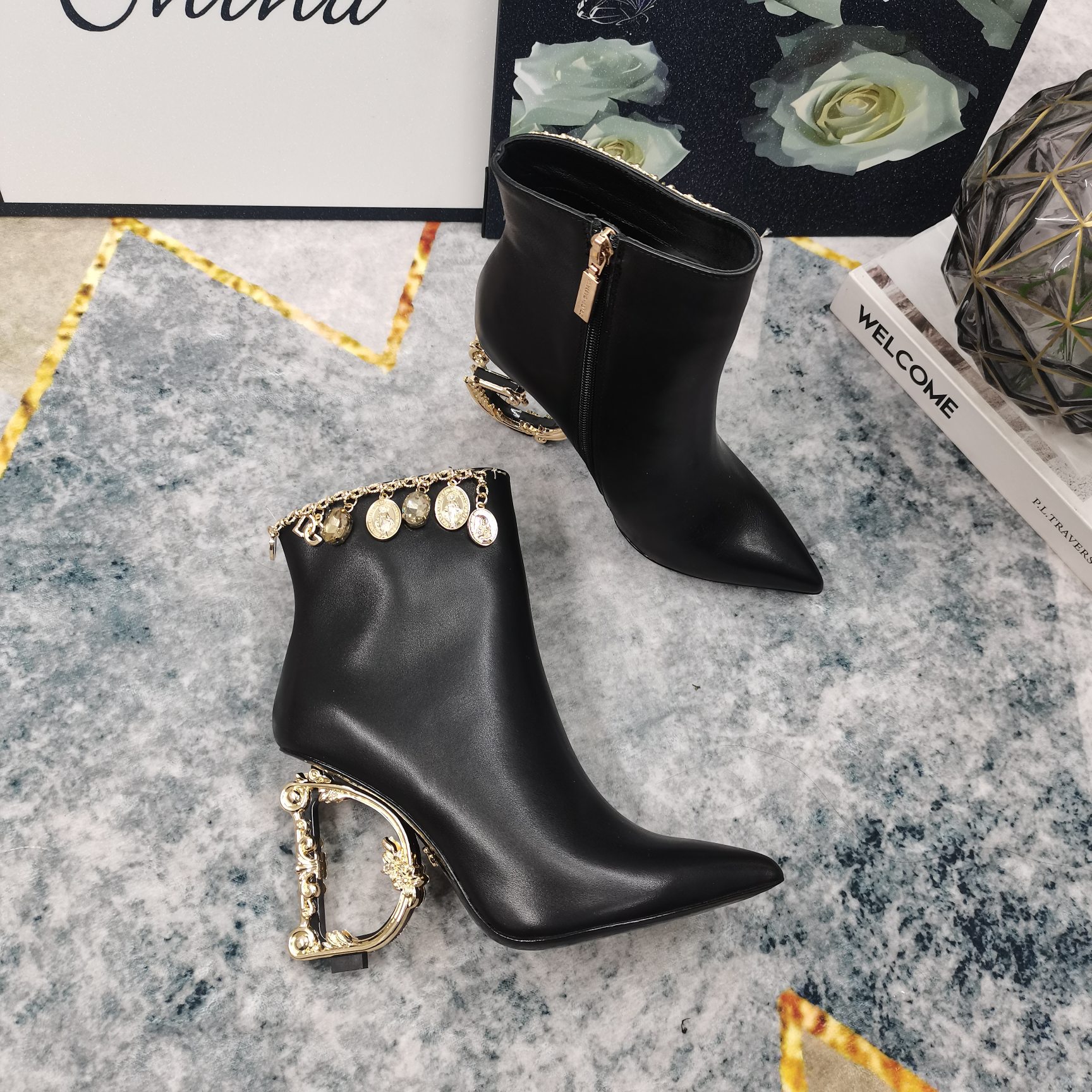 High-End DG Short Boots with Logo and Chain Decorations: Perfect Details, Premium Materials. - 图片 2