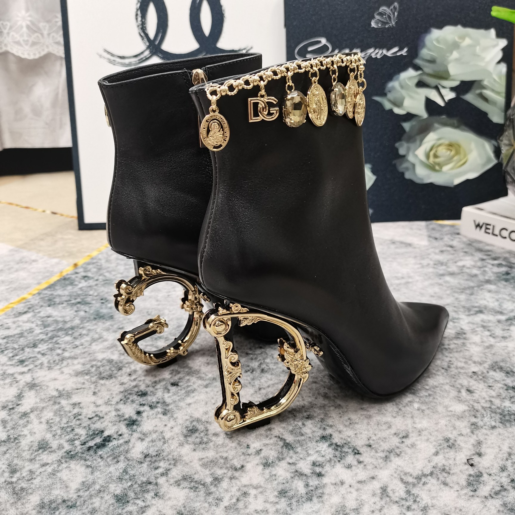 High-End DG Short Boots with Logo and Chain Decorations: Perfect Details, Premium Materials. - 图片 5