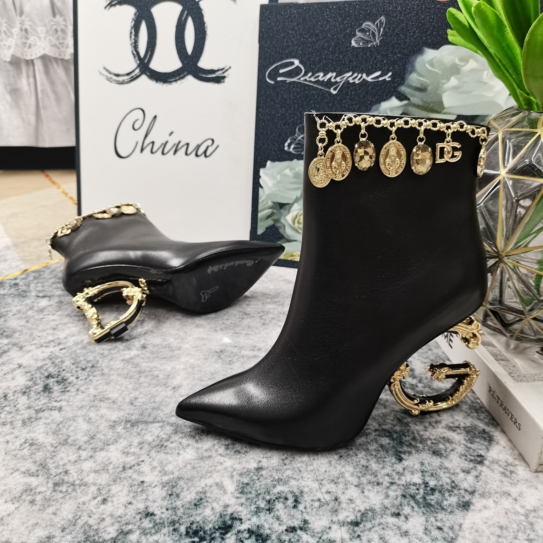 High-End DG Short Boots with Logo and Chain Decorations: Perfect Details, Premium Materials. - 图片 3
