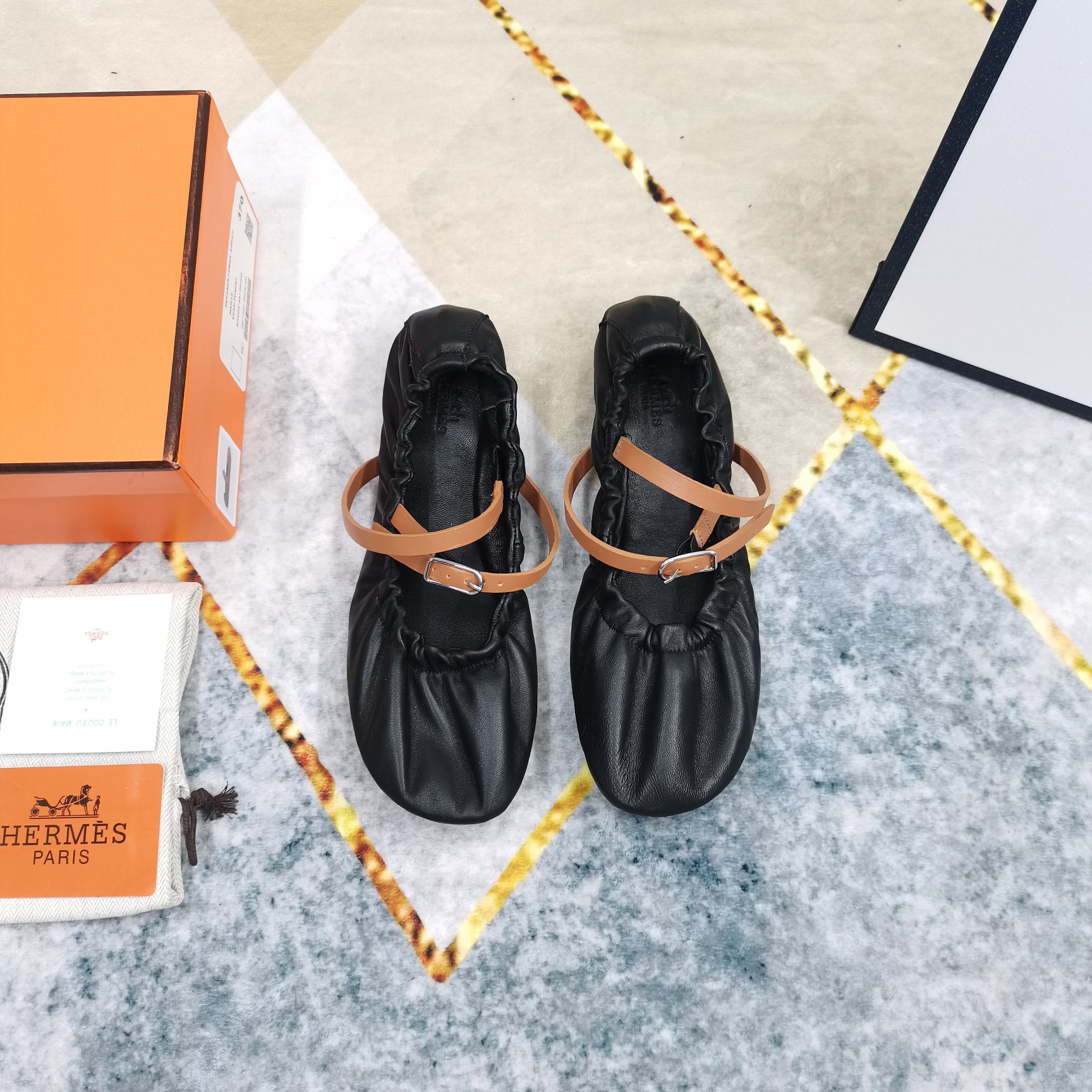 NO:164302,New HERMES Mary Jane ballet shoes are available on the official website. The new style is super easy to wear and comfortable to wear, full of high-end sense. Size women's 35-41 (41 customized), ballet shoes, hermes, mary jane19860909上新HERMES·玛丽珍芭蕾舞鞋 官网同步新款 超级好穿舒适,高级感拉满 Size女35-41（41订做）,芭蕾舞鞋,hermes,mary jane,Women's Shoes