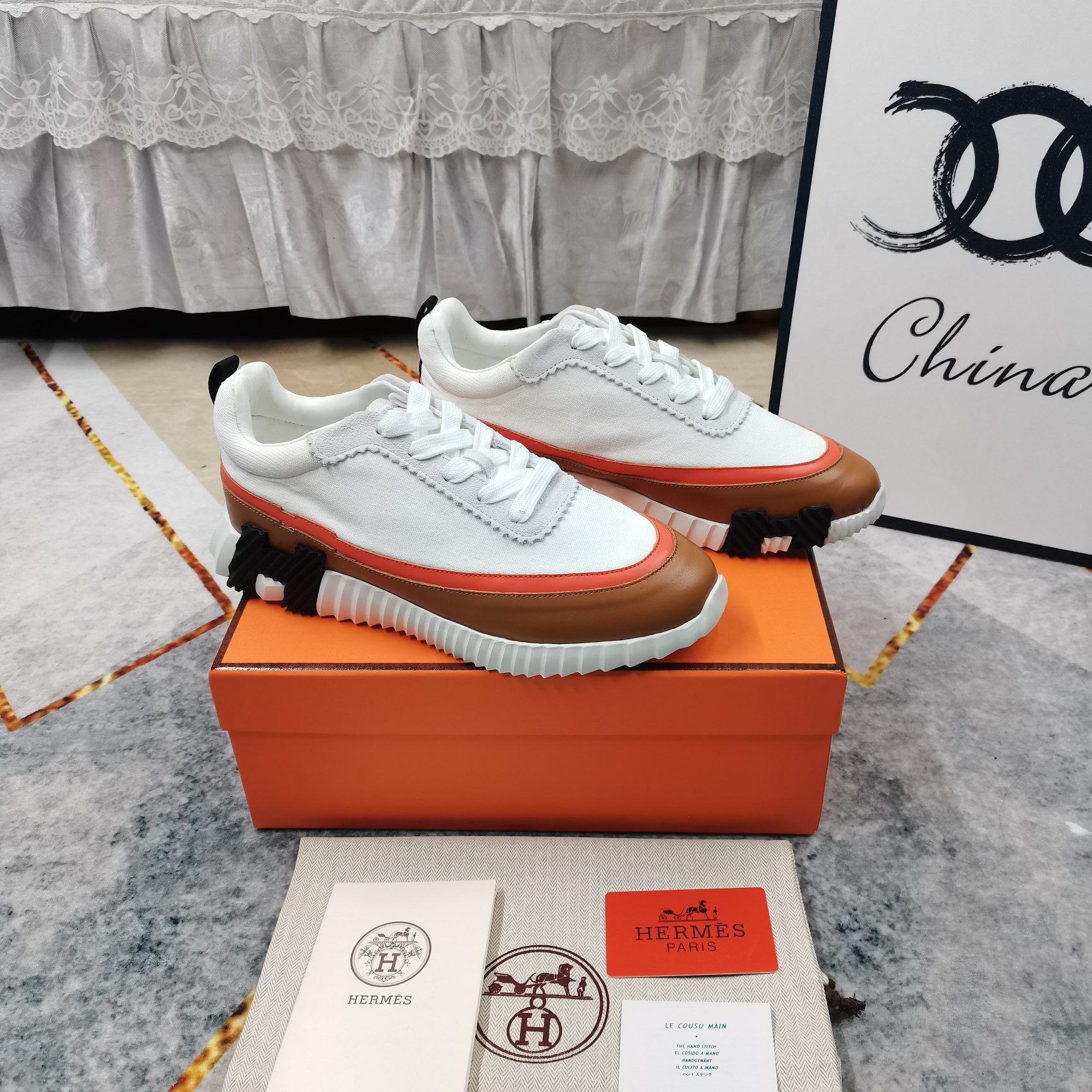 NO:164296,New color new HERMES·Double-layer low-top casual shoes, high version, heavy-duty shipping, imported fabric striped mesh patchwork cowhide, outsole ultra-light IP material (skinned with cotton feet) Heel height 3.5cm Size women 35-41 (41 custom made) men 39-45 (45 custom made) women, casual shoes/sports shoes, hermes, sneakers, cowhide19860909新色上新HERMES·双层皮低帮休闲鞋 高版本 重磅出货 面料进口条纹网布拼接牛皮 大底超轻IP材质（踩棉花脚感） 跟高3.5cm Size女35-41（41订做）男39-45（45订做） 女 男,休闲鞋/运动鞋,hermes,sneakers,cowhide,Women's Shoes