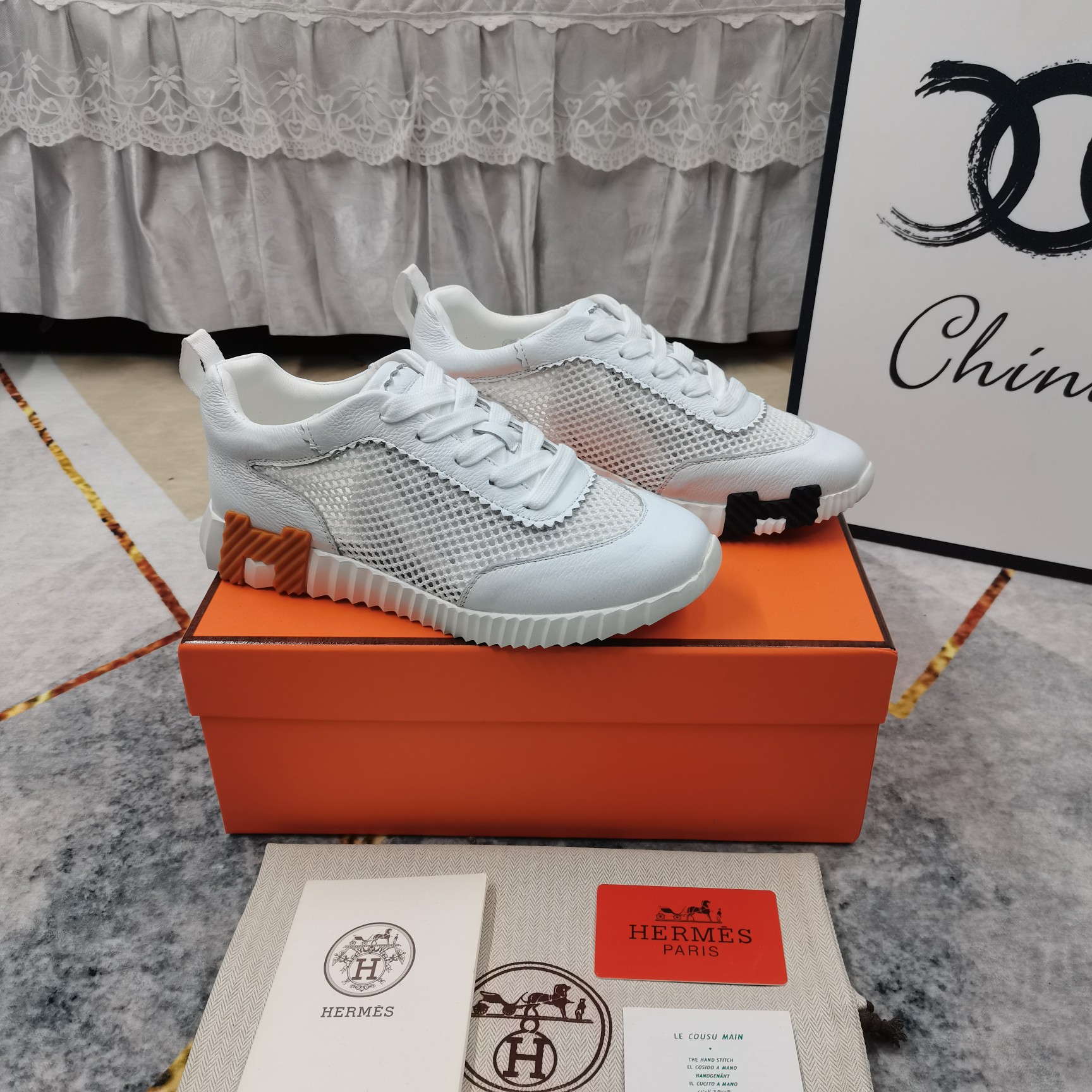 NO:259408,Upgraded version of women and men. New color matching shipment—HERMES·Low-top casual shoes. High-version heavy-duty shipment. Imported fabric mesh spliced ​​lychee pattern cowhide. Extra light IP material (skinned on cotton) Heel height 3.5cm Size women 35-41 (41 customized) men 39-44 (45 customized), casual shoes/sports shoes, hermes, sneakers, cowhide19860909升级版女男 新配色出货—HERMES·低帮休闲鞋 高版本 重磅出货 面料进口网纱拼接荔枝纹牛皮 大底超轻IP材质（踩棉花脚感） 跟高3.5cm Size女35-41（41订做）男39-44（45订做）,休闲鞋/运动鞋,hermes,sneakers,cowhide,Women's Shoes