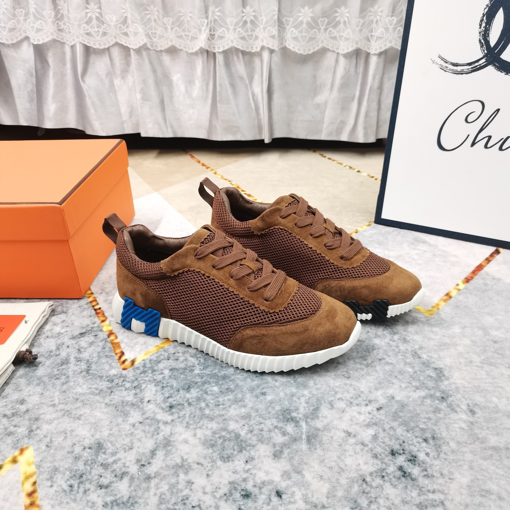NO:259410,Upgraded version of women and men. New color matching shipment—HERMES·Low top casual shoes. High version. Heavy shipping. Imported fabric. Mesh splicing. Yangjing. Extra light IP material (skinned on cotton). Heel height 3.5cm. Size. Women. 35-41 (41 customized) Men. 39-44 (45 customized), casual shoes/sports shoes. Hermes, sneakers, sheep.19860909升级版女男 新配色出货—HERMES·低帮休闲鞋 高版本 重磅出货 面料进口网纱拼接羊京 大底超轻IP材质（踩棉花脚感） 跟高3.5cm Size女35-41（41订做）男39-44（45订做）,休闲鞋/运动鞋,hermes,sneakers,sheep,Women's Shoes