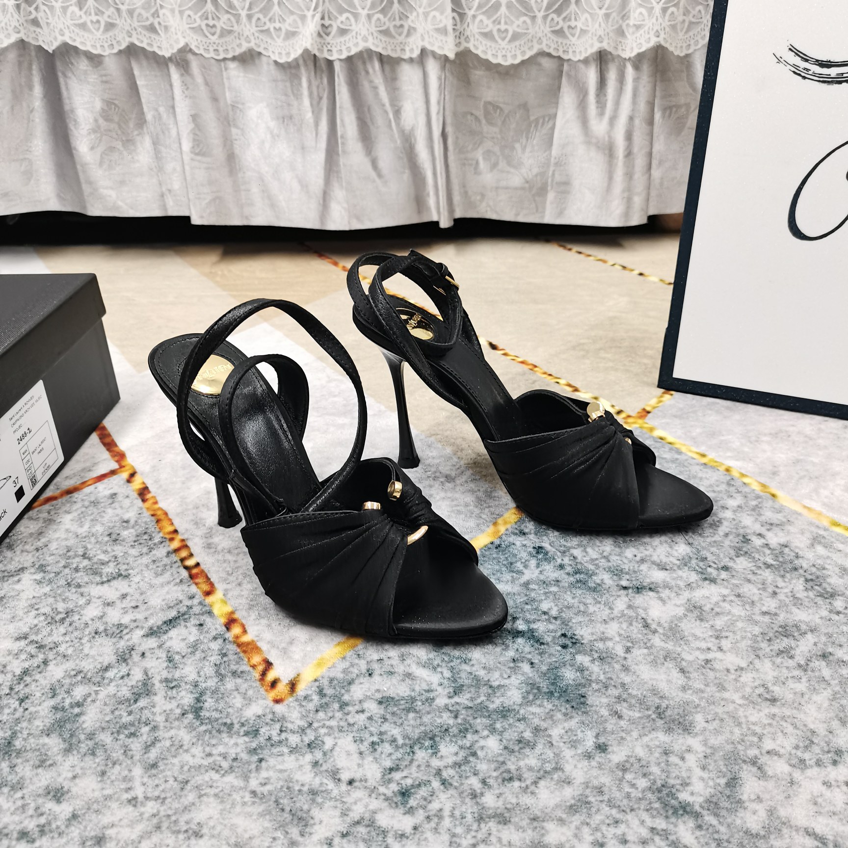 NO:234236,New - YSL popular sandals shipped, perfect details, footbed sheepskin (fine texture) Italian black leather outsole, ultimate perfect replica 1 upper YB consistent fabric 2 footbed sheepskin 3 soles YB black leather outsole 4Size35-41 (41 customized, non-return and exchange) 5Clour black khaki, high heels, christian louboutin, saint laurent, sandals, high heels, sheepskin, Leather soles19860909上新—YSL爆款凉鞋出货 细节处理完美 垫脚羊皮（质感细腻） 意大利黑色真皮大底 极致完美复刻 1鞋面YB一致面料 2垫脚羊皮 3鞋底YB黑色真皮大底 4Size35-41（41订做不退换） 5Clour黑色 卡其色,高跟鞋,christian louboutin,saint laurent,sandals,high heels,sheepskin,Leather soles,Women's Shoes