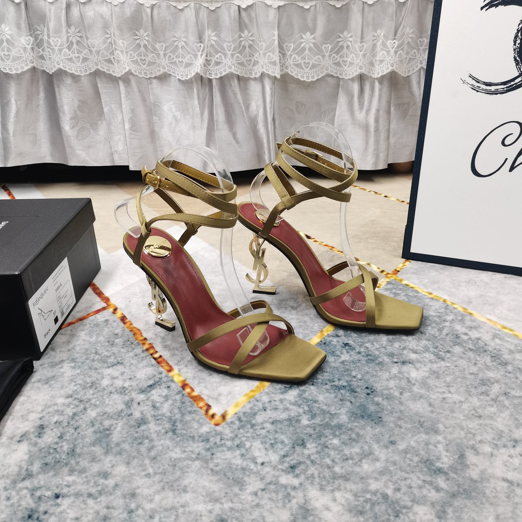 NO:234239,New - YSL letter heel strap sandals shipped, the details are perfect, the footbed sheepskin (fine texture) Italian black leather outsole, the ultimate perfect replica 1 imported silk upper 2 footbed sheepskin 3 soles YB black leather outsole 4Size35-41 (41 customized, no return or exchange) 5Clour3 color in, high heels, christian louboutin, saint laurent, sandals, high heels, sheepskin, real silk, Leather soles19860909上新—YSL字母跟绑带凉鞋出货 细节处理完美 垫脚羊皮（质感细腻） 意大利黑色真皮大底 极致完美复刻 1鞋面进口真丝 2垫脚羊皮 3鞋底YB黑色真皮大底 4Size35-41（41订做不退换） 5Clour3色入,高跟鞋,christian louboutin,saint laurent,sandals,high heels,sheepskin,real silk,Leather soles,Women's Shoes