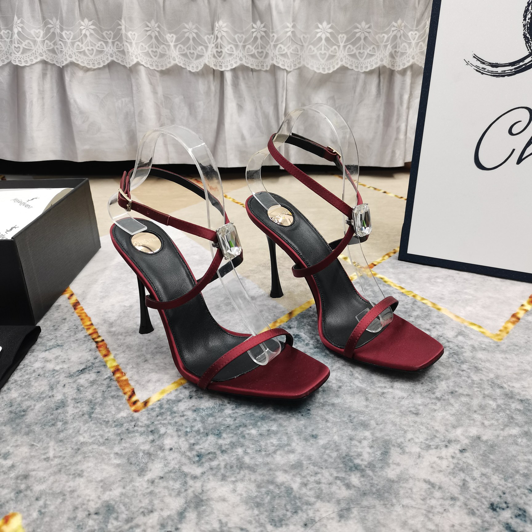 NO:234251,New - YSL·Top High-level Version 2025 official website synchronized the new rhinestone decorative strap sandals. Details are perfectly processed. Floor-pad sheepskin (fine texture) AAA grade Italian black leather outsole. Extremely perfect replica. 1 imported silk upper. 2 imported sheepskin. 3 soles. YB black leather outsole. 4Size34-43 (34 41 42 43. Custom made without return) 5 heels. 10.5cm. 6Clour5 color in. High heels. christian louboutin. saint laurent. sandals. high heels. christian louboutin. saint laurent. sandals. high heels. Sheepskin. real silk. Leather soles.19860909上新—YSL·顶级高版本 2025官网同步新款水钻装饰一字带凉鞋 细节处理完美 垫脚羊皮（质感细腻） AAA级意大利黑色真皮大底 极致完美复刻 1鞋面进口真丝 2垫脚进口羊皮 3鞋底YB黑色真皮大底 4Size34-43（34 41 42 43订做不退换） 5跟高10.5cm 6Clour5色入,高跟鞋,christian louboutin,saint laurent,sandals,high heels,sheepskin,real silk,Leather soles,Women's Shoes