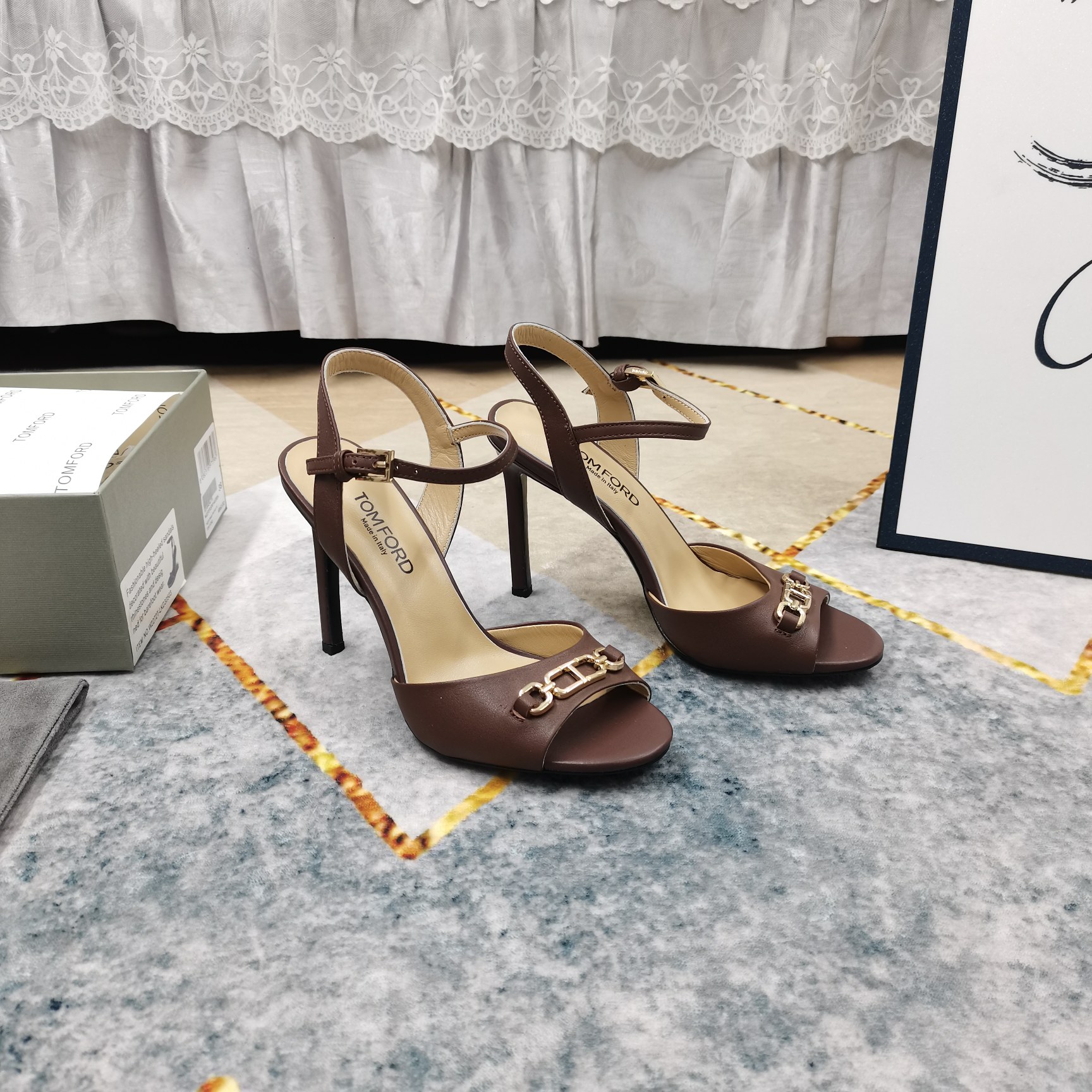 NO:234257,New - TOM FORD Top High-Level 2025 New Chain Decorated High Heel Sandals Details Perfect Fitting Sheepskin (fine texture) AAA Grade Italian Black Leather Outsole Extremely Perfect Replica 1 Imported Cowhide 2 Imported Sheepskin 3 Soles AAA Grade Black Leather Outsole 4 Heels 10.5cm 5Clour Green Black Red Pink Coffee 6Size34-43 (34 41 42 43 Customized No Returns), High Heels, christian louboutin,tom ford, sandals, high heels, cowhide, sheepskin, Leather soles19860909上新-TOM FORD顶级高版本 2025新款链条装饰高跟凉鞋 细节处理完美 垫脚羊皮（质感细腻） AAA级意大利黑色真皮大底 极致完美复刻 1鞋面进口牛皮 2垫脚进口羊皮 3鞋底AAA级黑色真皮大底 4跟高10.5cm 5Clour绿色 黑色 红色 粉色 咖色 6Size34-43（34 41 42 43订做不退换）,高跟鞋,christian louboutin,tom ford,sandals,high heels,cowhide,sheepskin,Leather soles,Women's Shoes