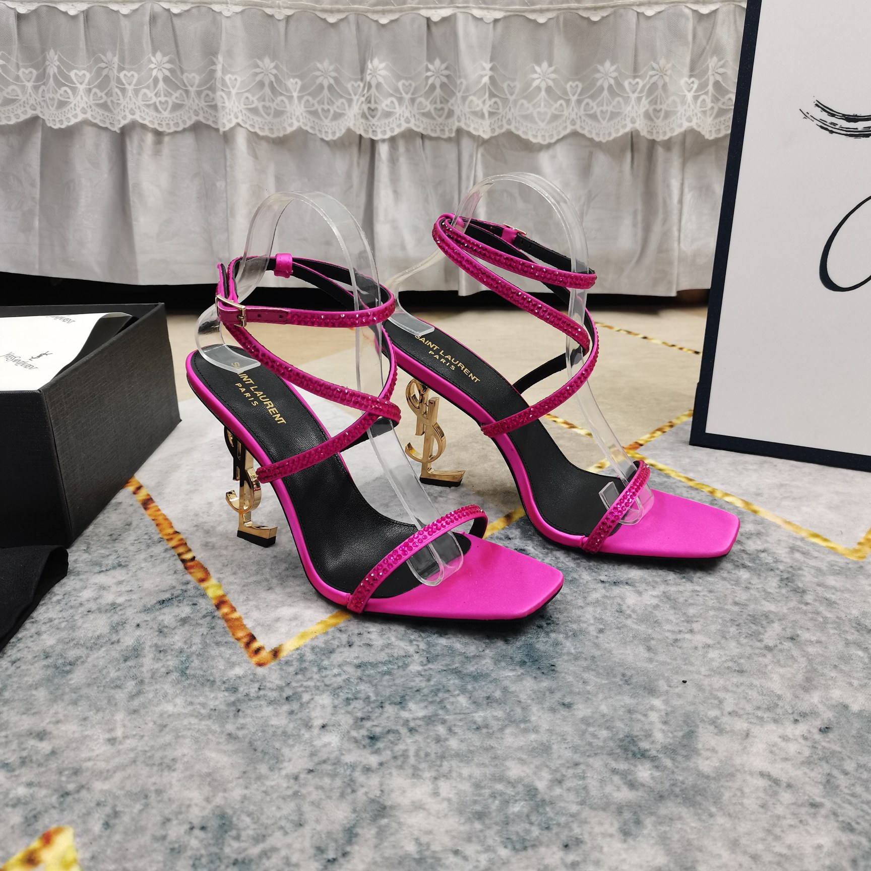 NO:234237,New - YSL·Top High-level Version The official website synchronizes the new silk ironing sandals. The details are perfect. Floor-pad sheepskin (fine texture) AAA grade Italian black leather outsole. The ultimate perfect replica. 1 imported silk   ironing diamond. 2 imported sheepskin. 3 soles. YB black leather outsole. 4Size34-43 (34 41 42 43. Custom made without return) 5 heels. 10.5cm. 6Clour4 color in, high heels. christian louboutin, saint laurent, sandals, high heels. Sheepskin, real silk, Leather soles.19860909上新—YSL·顶级高版本 官网同步新款全真丝烫钻凉鞋 细节处理完美 垫脚羊皮（质感细腻） AAA级意大利黑色真皮大底 极致完美复刻 1鞋面进口真丝 烫钻 2垫脚进口羊皮 3鞋底YB黑色真皮大底 4Size34-43（34 41 42 43订做不退换） 5跟高10.5cm 6Clour4色入,高跟鞋,christian louboutin,saint laurent,sandals,high heels,sheepskin,real silk,Leather soles,Women's Shoes