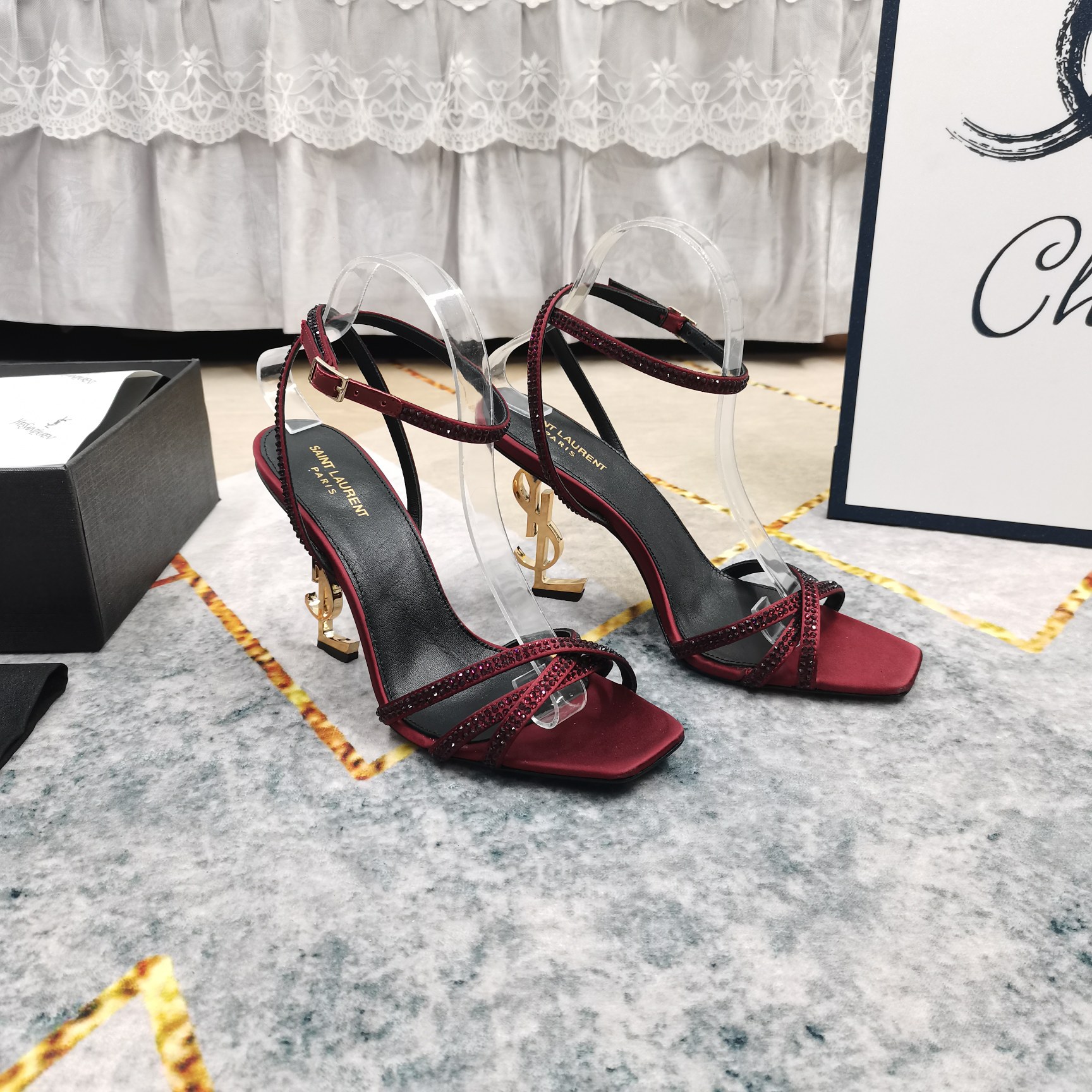 NO:234240,New - YSL · Top-level high-end version 2025 new silk iron diamond cross-belt sandals, perfect details, footbed sheepskin (fine texture) AAA grade Italian black leather outsole, ultimate perfect replica 1 imported silk   iron diamond 2 imported sheepskin 3 soles YB black leather outsole 4Size34-43 (34 41 42 43 customized, non-return) 5 heels height 10.5cm 6Clour5 color in, high heels, christian louboutin, saint laurent, sandals, high heels, sheepskin, real silk, Leather soles19860909上新—YSL·顶级高版本 2025新款真丝烫钻交叉带凉鞋 细节处理完美 垫脚羊皮（质感细腻） AAA级意大利黑色真皮大底 极致完美复刻 1鞋面进口真丝 烫钻 2垫脚进口羊皮 3鞋底YB黑色真皮大底 4Size34-43（34 41 42 43订做不退换） 5跟高10.5cm 6Clour5色入,高跟鞋,christian louboutin,saint laurent,sandals,high heels,sheepskin,real silk,Leather soles,Women's Shoes