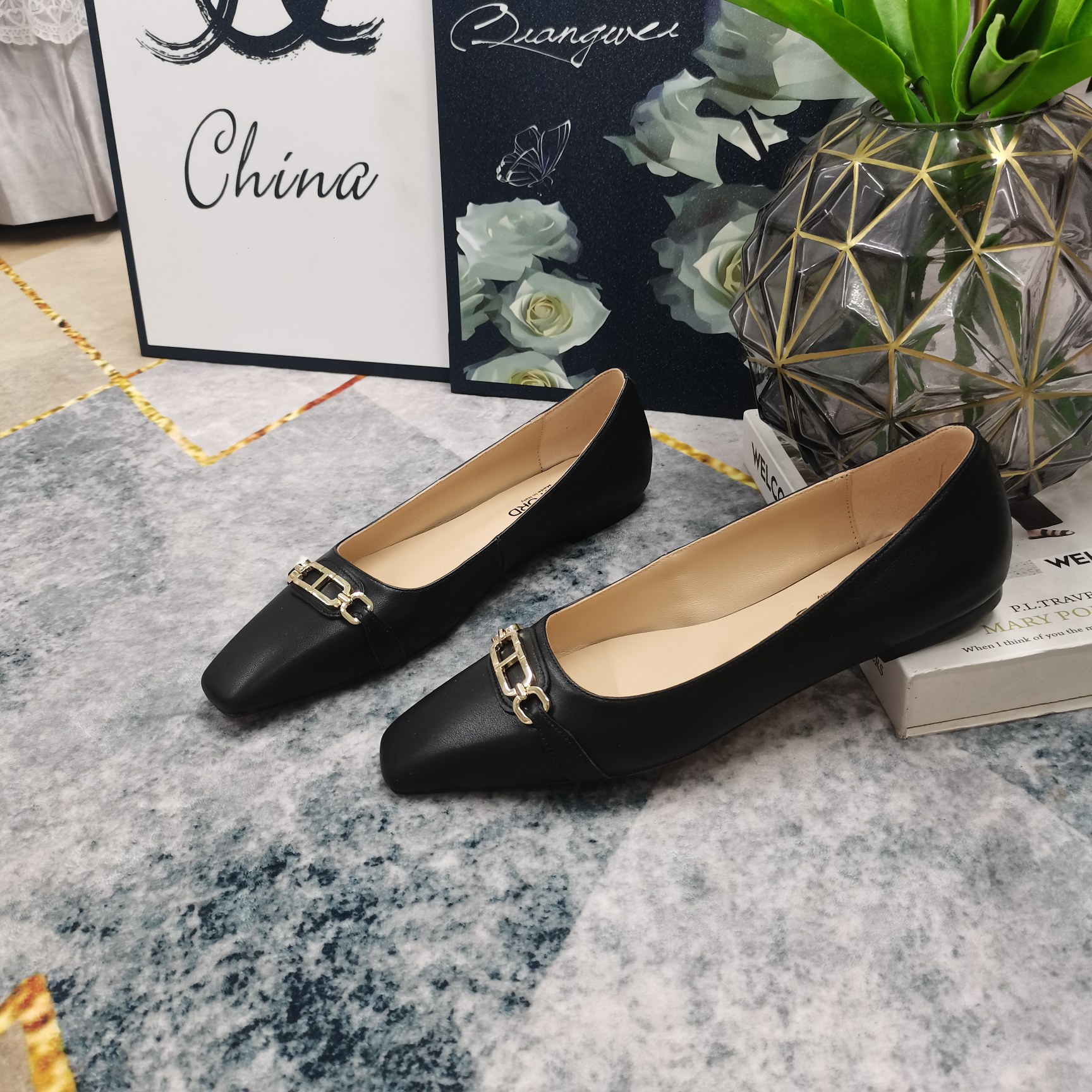 2025 New Metal Button Shoes by TOM FORD: Perfect Italian Craftsmanship - 图片 3