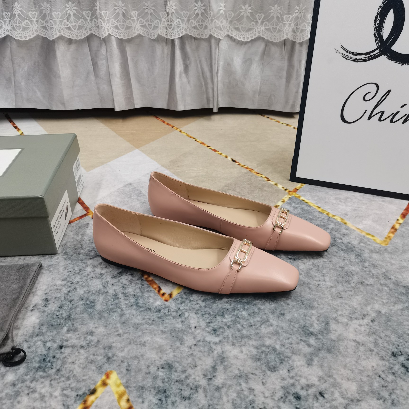 2025 New Metal Button Shoes by TOM FORD: Premium Italian Craftsmanship - 图片 1