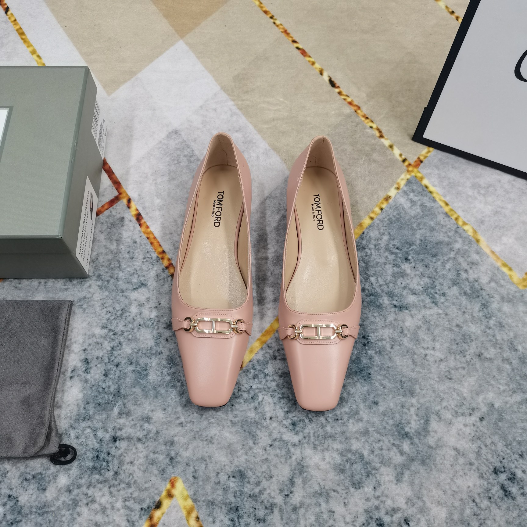 2025 New Metal Button Shoes by TOM FORD: Premium Italian Craftsmanship - 图片 2