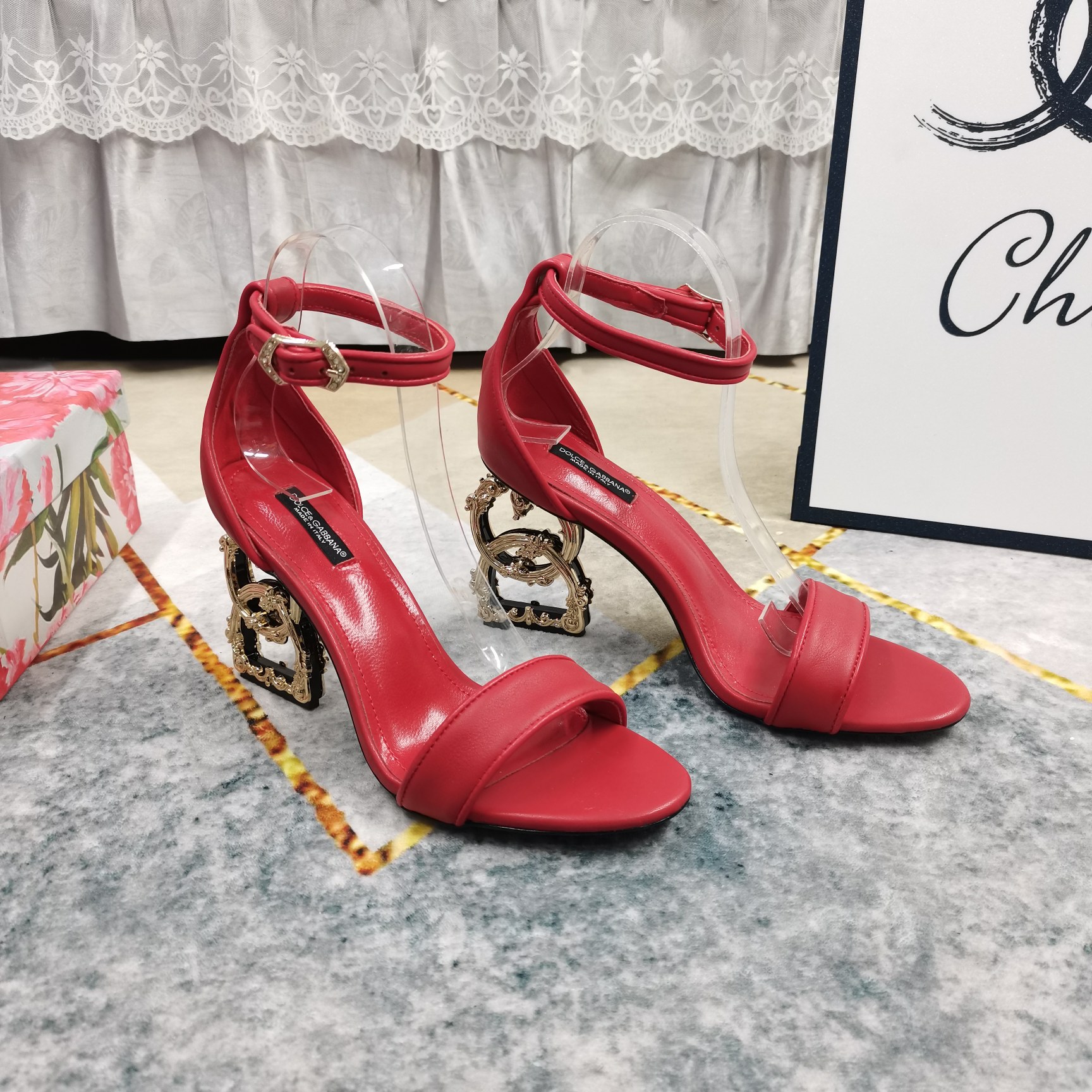 NO:231460,New D&G·Top High-level Version 2025 New DG Heel Sandals Shipped Can I say this has achieved the essence?  !  Technically, we have achieved original heavy-duty construction! 1 imported cowhide fabric 2 imported sheepskin inside 3 soles AAA grade Italian leather outsole 4Clour8 color 5Size34-43 (34 41 42 43 customized non-return and exchange), sandals, christian louboutin, Dolce&Gabbana, Dolce&Gabbana, sandals, cowhide, sheepskin, Leather soles19860909上新—D&G·顶级高版本 2025新款DG跟凉鞋出货 我们这款可以说是做到了精髓？！ 技术上我们做到了原汁原味重工打造! 1面料进口牛皮 2内里进口羊皮 3鞋底AAA级意大利真皮大底 4Clour8色入 5Size34-43（34 41 42 43定做不退换）,凉鞋,christian louboutin,Dolce&Gabbana,Dolce&Gabbana,sandals,cowhide,sheepskin,Leather soles,Women's Shoes