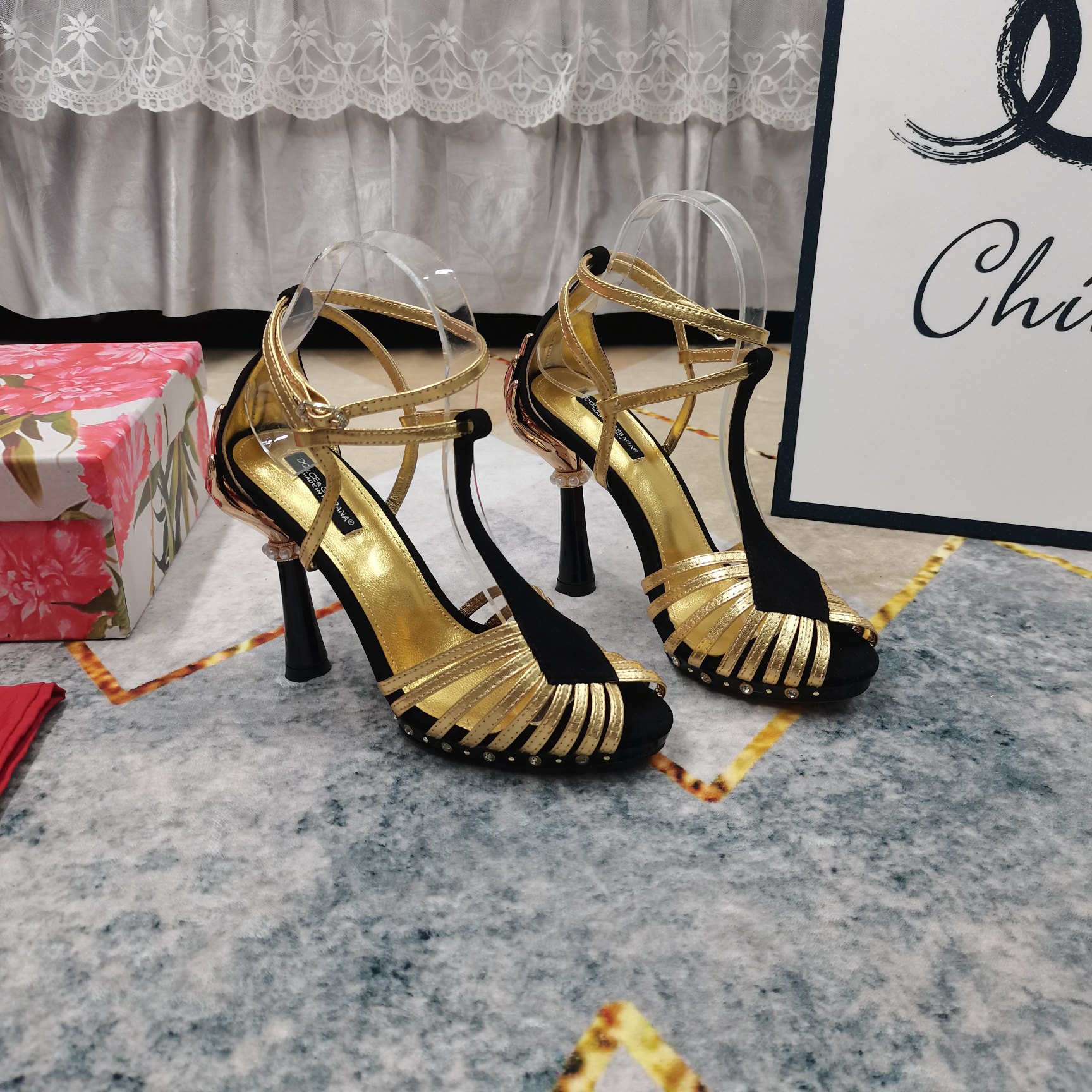 NO:259385,New - DG·Top High-level Classic Sandals Details Perfectly processed Inner/Foot-up Sheepskin (fine texture) Italian leather outsole Extremely perfect replica 1 imported cowhide 2 Soles AAA grade Italian leather outsole 3 Clour gold silver Gun color 4 Size34-43 (34 41 42 43 Custom made no return), Sandals, christian louboutin, Dolce & Gabbana, sandals, cowhide, sheepskin, Leather soles19860909上新—DG·顶级高版本经典款凉鞋 细节处理完美 内里/垫脚羊皮（质感细腻） 意大利真皮大底 极致完美复刻 1面料进口牛皮 2鞋底AAA级意大利真皮大底 3 Clour金色 银色 枪色 4 Size34-43（34 41 42 43订做不退换）,凉鞋,christian louboutin,Dolce&Gabbana,sandals,cowhide,sheepskin,Leather soles,Women's Shoes