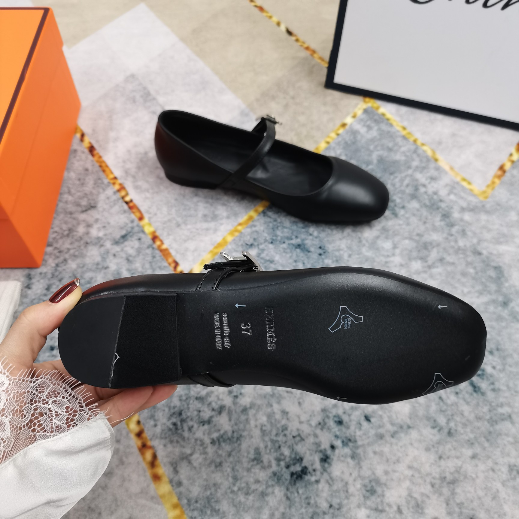 Hermès Women's Black Leather Mary Jane Ballet Flats with Buckle Strap 10 a1743509439966 7136