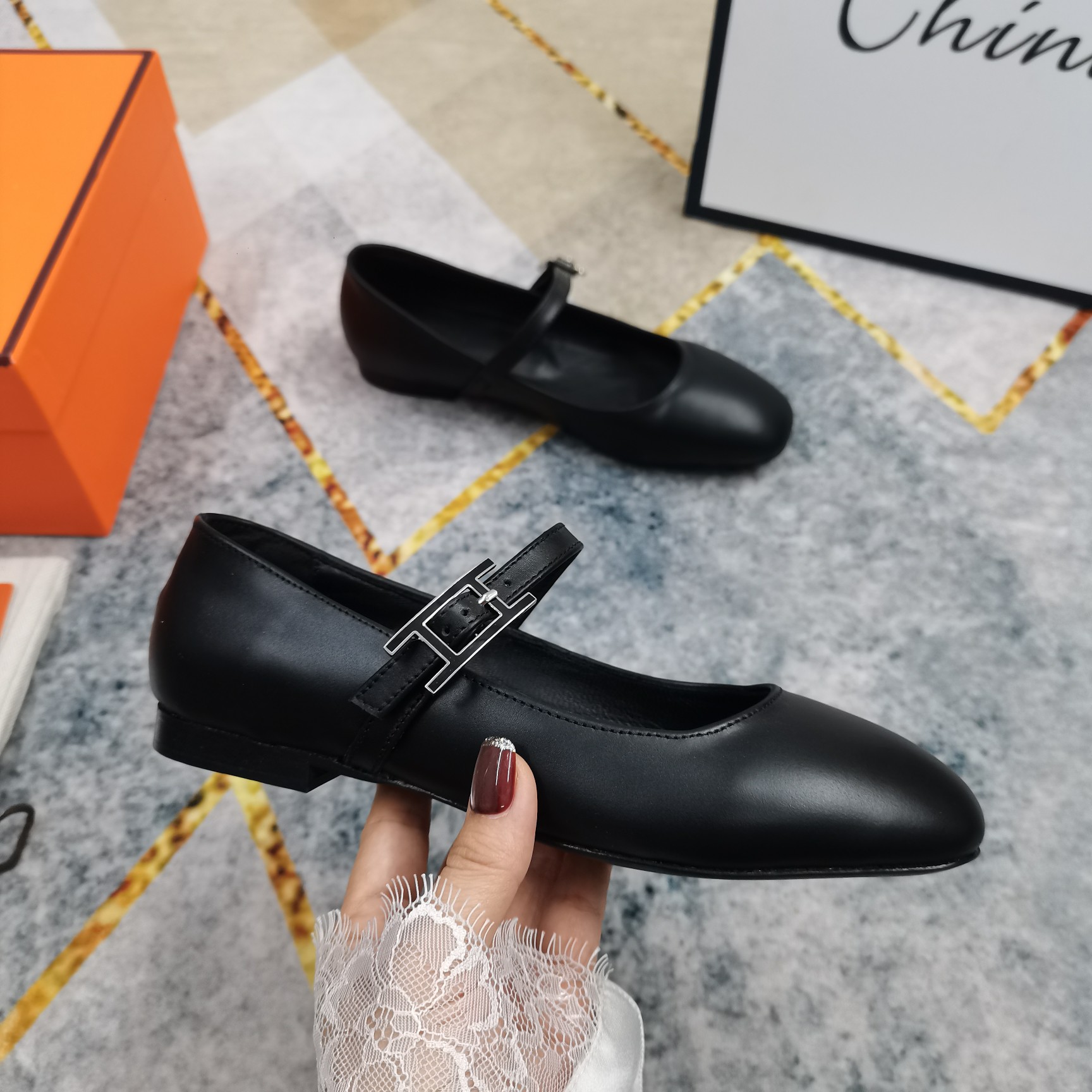 Hermès Women's Black Leather Mary Jane Ballet Flats with Buckle Strap 2 a1743509440011 8704