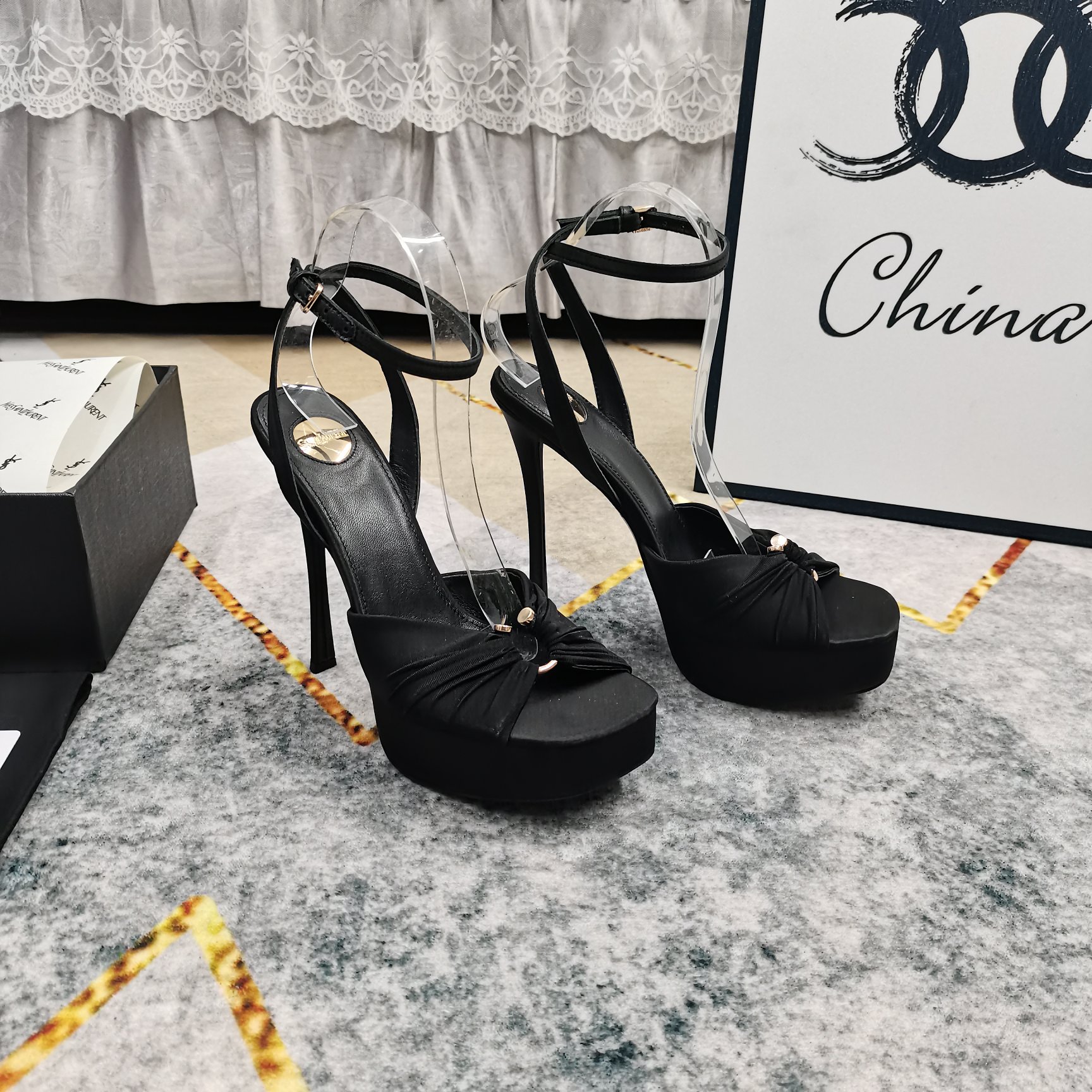 NO:259391,New - YSL · Top-level high-end version 2025 new ultra-high-heeled fish-mouth sandals, perfect details, footbed sheepskin (fine texture) AAA grade Italian black leather outsole, ultimate perfect reproduction 1 imported silk upper 2 imported sheepskin 3 soles AAA grade black leather outsole 4Size34-43 (34 41 42 43 customized, non-return) 5 heel height 14.5cm, front waterproof platform 4.5cm 6Clour⑤ color in, sandals, christian louboutin, saint laurent, sandals, sheepskin, real silk, Leather soles19860909上新—YSL·顶级高版本 2025新款超高跟鱼嘴凉鞋 细节处理完美 垫脚羊皮（质感细腻） AAA级意大利黑色真皮大底 极致完美复刻 1鞋面进口真丝 2垫脚进口羊皮 3鞋底AAA级黑色真皮大底 4Size34-43（34 41 42 43订做不退换） 5跟高14.5cm,前防水台4.5cm 6Clour⑤色入,凉鞋,christian louboutin,saint laurent,sandals,sheepskin,real silk,Leather soles,Women's Shoes