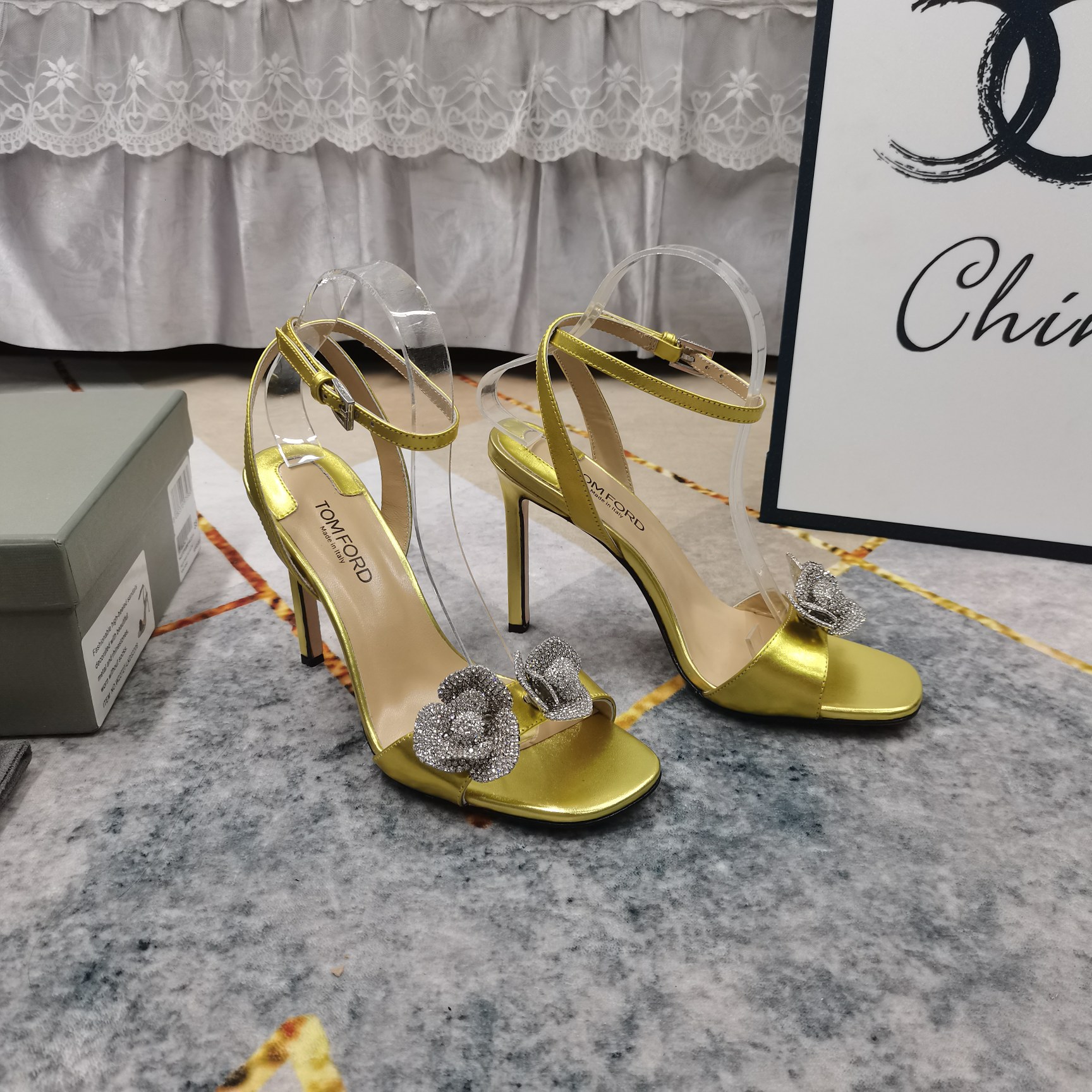 NO:253336,New - TOM FORD Top High-Level 2025 New Rhinestone Flower Decorated High Heel Sandals Details Perfect Fitting Sheepskin (fine texture) AAA Grade YB Italian Leather Outsole Extremely Perfect Replica 1 Imported Cowhide Cowhide 2 Fitting Sheepskin 3 Soles AAA Grade Original Leather Outsole 4 Heels 10.5cm 5Clour⑤ Color Input 6Size34-43 (34 41 42 43 Custom made no return), high heels, christian louboutin,tom ford, sandals, high heels, cowhide, sheepskin, Leather soles19860909上新-TOM FORD顶级高版本 2025新款水钻花朵装饰高跟凉鞋 细节处理完美 垫脚羊皮（质感细腻） AAA级YB意大利真皮大底 极致完美复刻 1鞋面进口牛皮 2垫脚羊皮 3鞋底AAA级原版真皮大底 4跟高10.5cm 5Clour⑤色入 6Size34-43（34 41 42 43订做不退换）,高跟鞋,christian louboutin,tom ford,sandals,high heels,cowhide,sheepskin,Leather soles,Women's Shoes